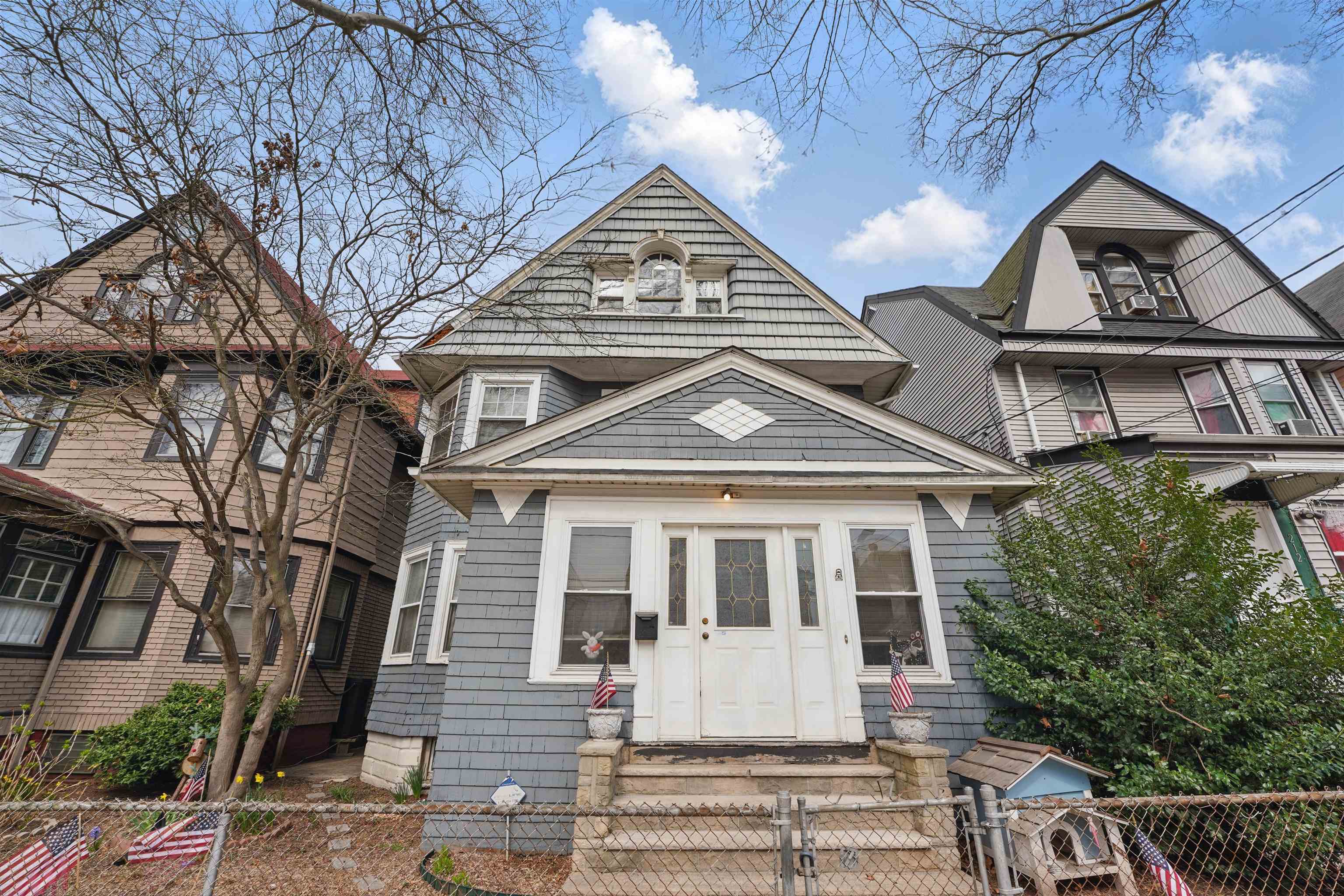 216 EGE AVE