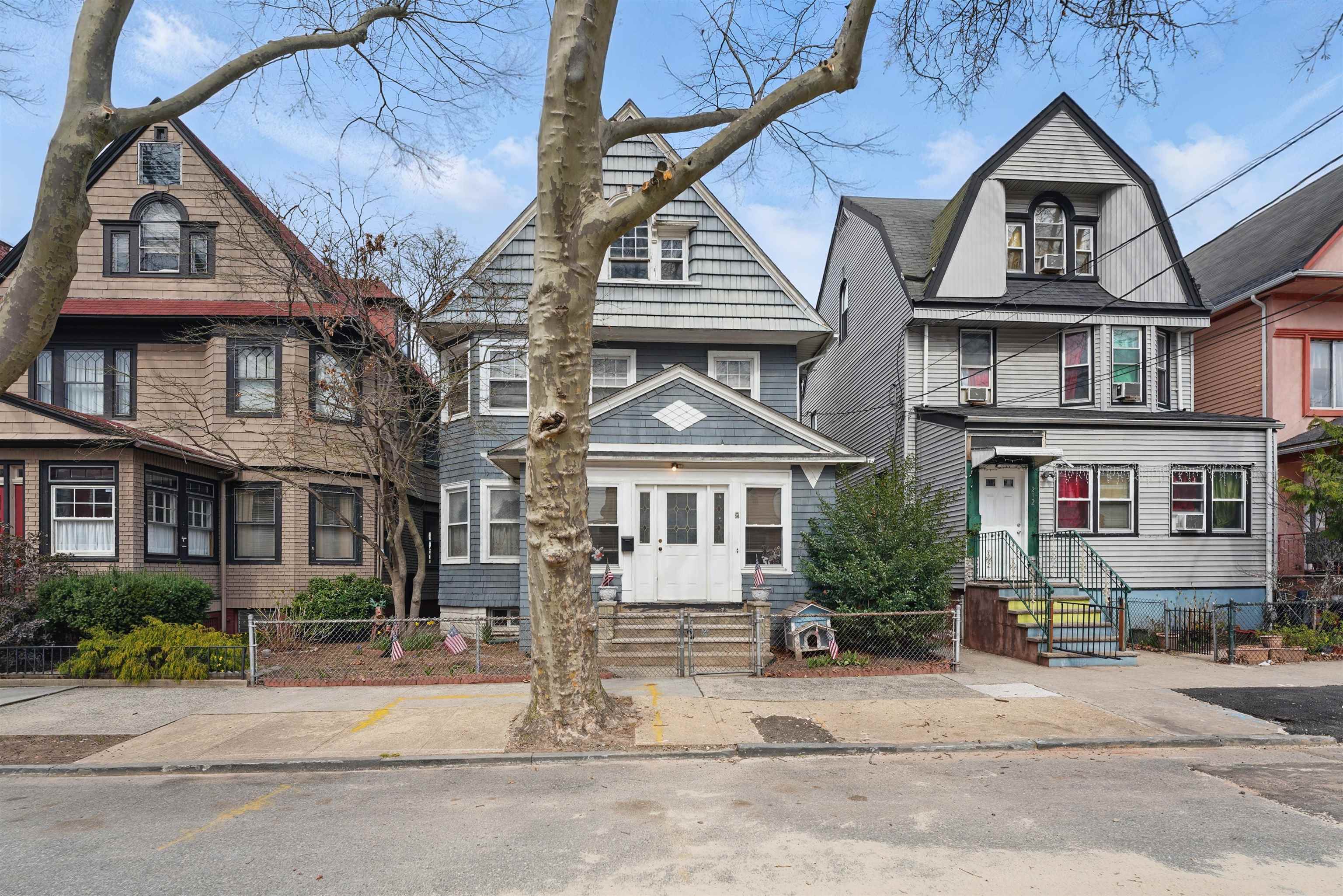 216 EGE AVE