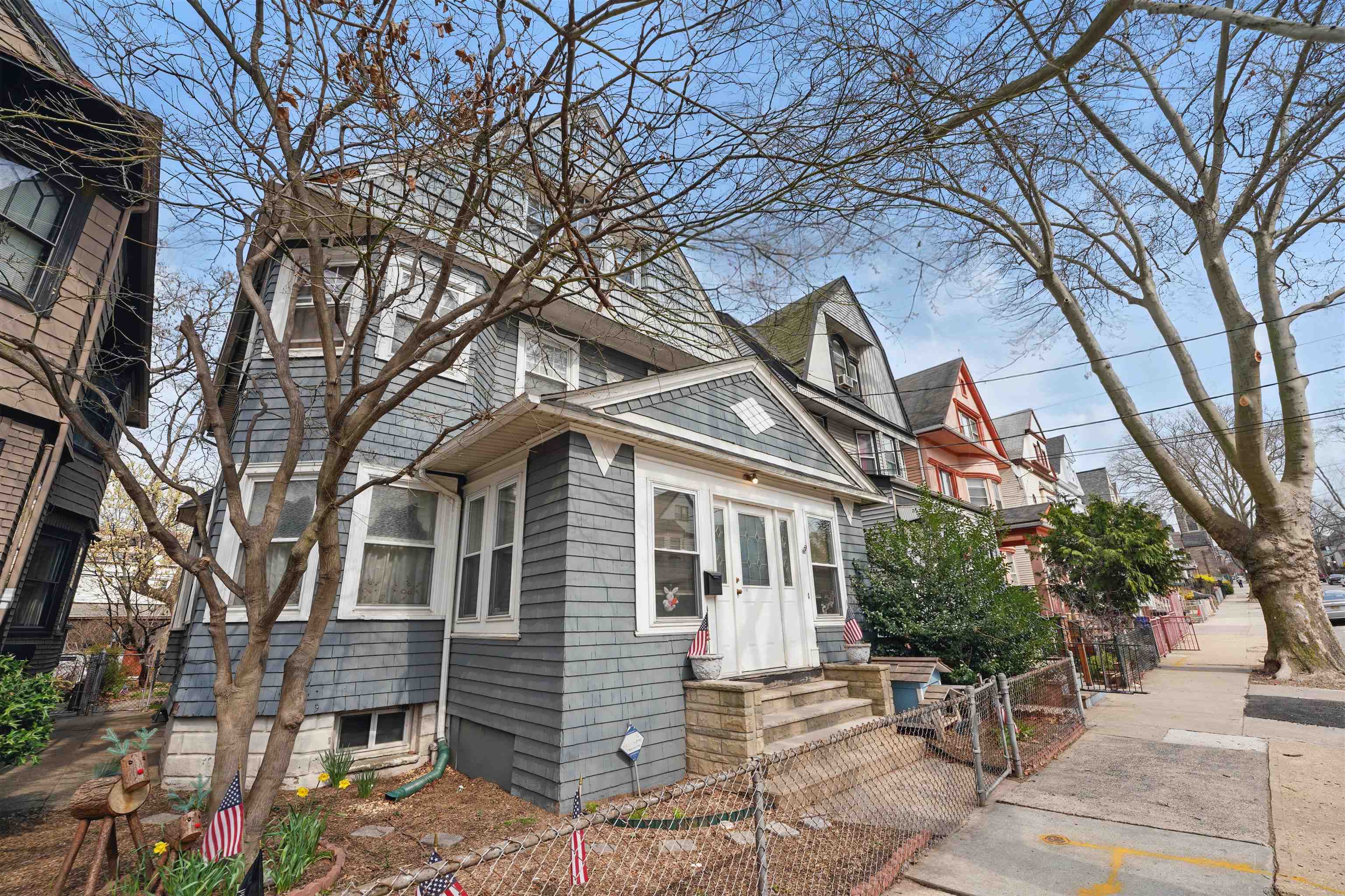 216 EGE AVE