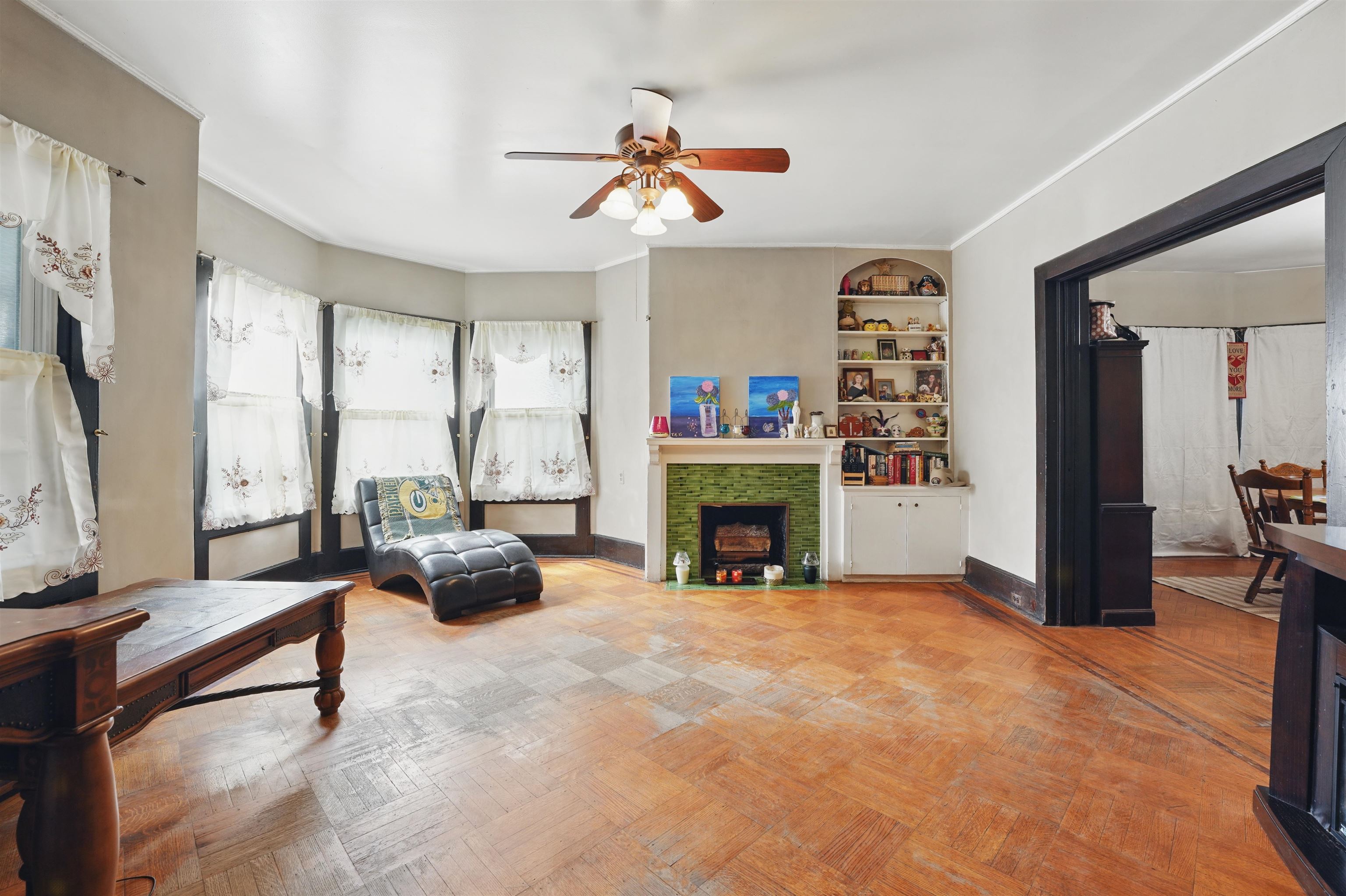 216 EGE AVE