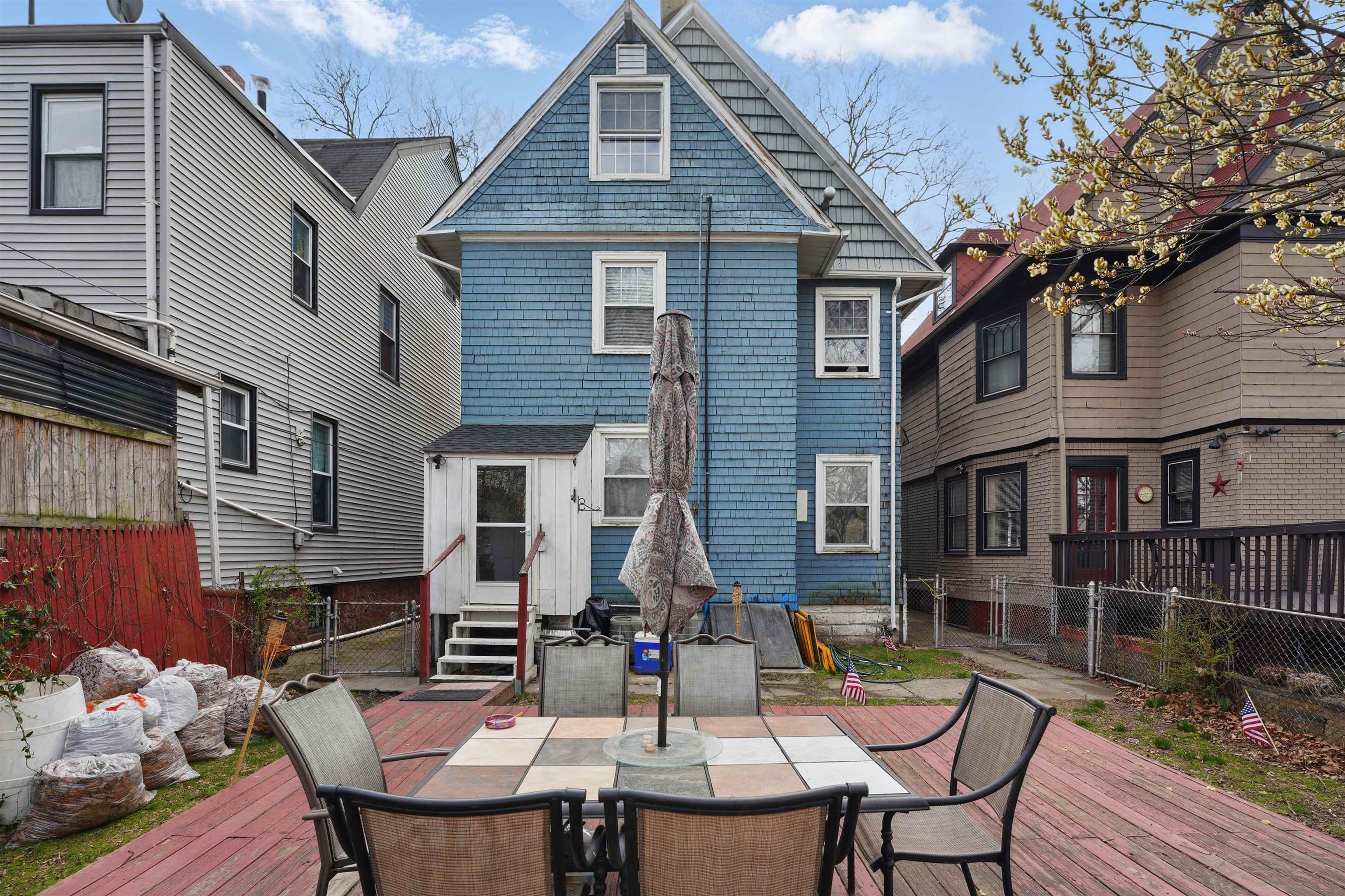 216 EGE AVE
