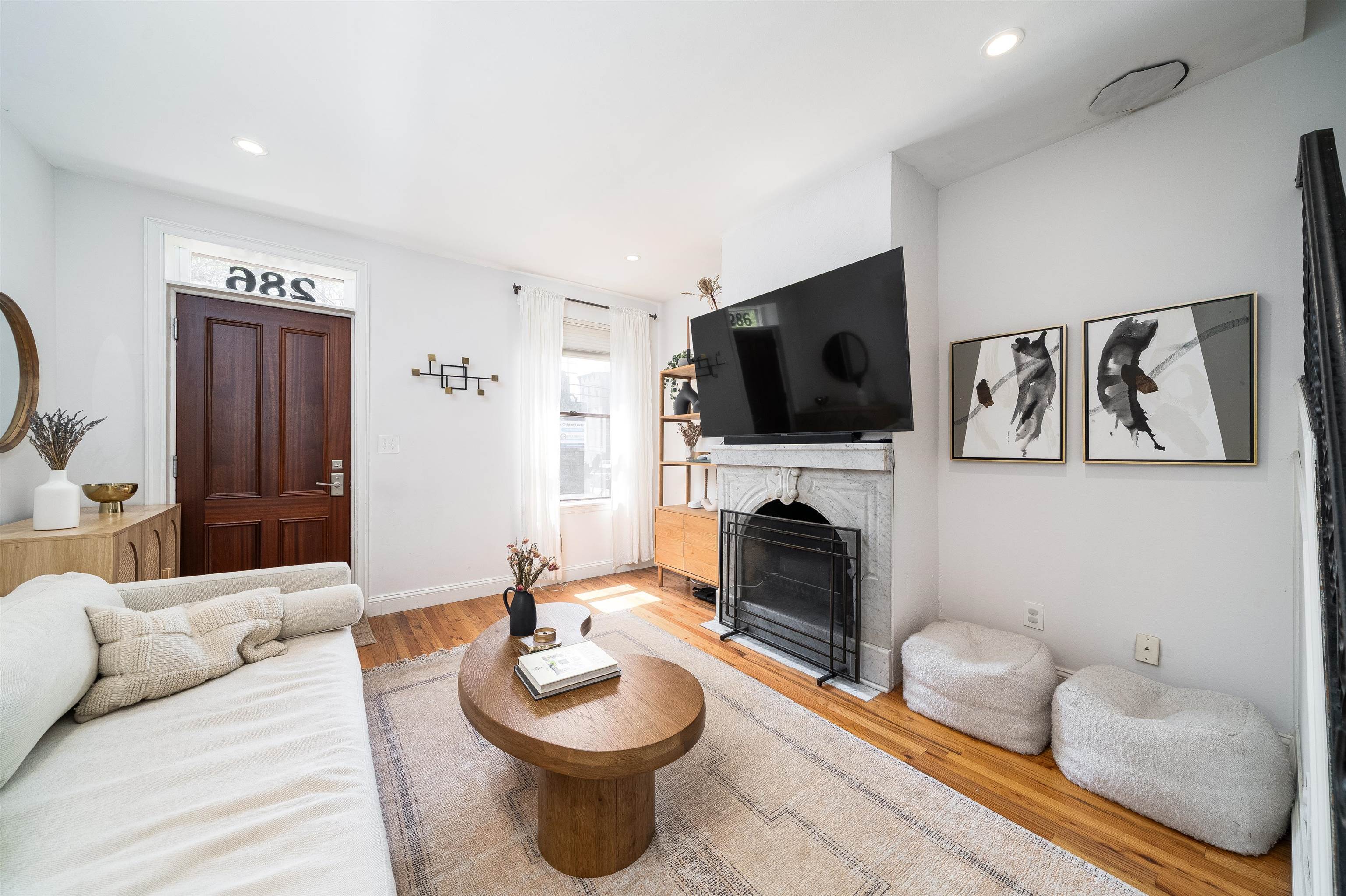 286 6TH ST
