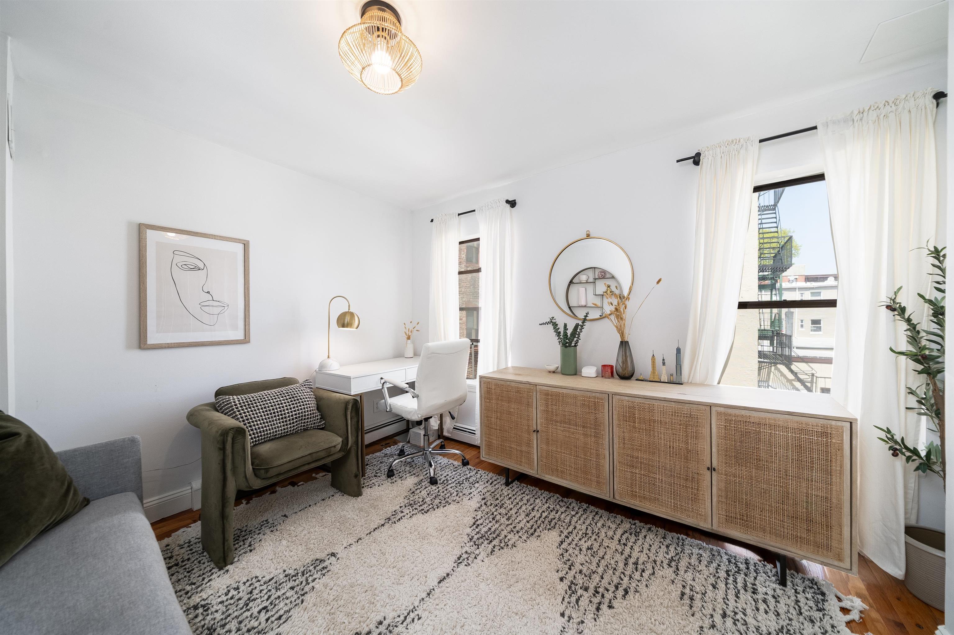286 6TH ST