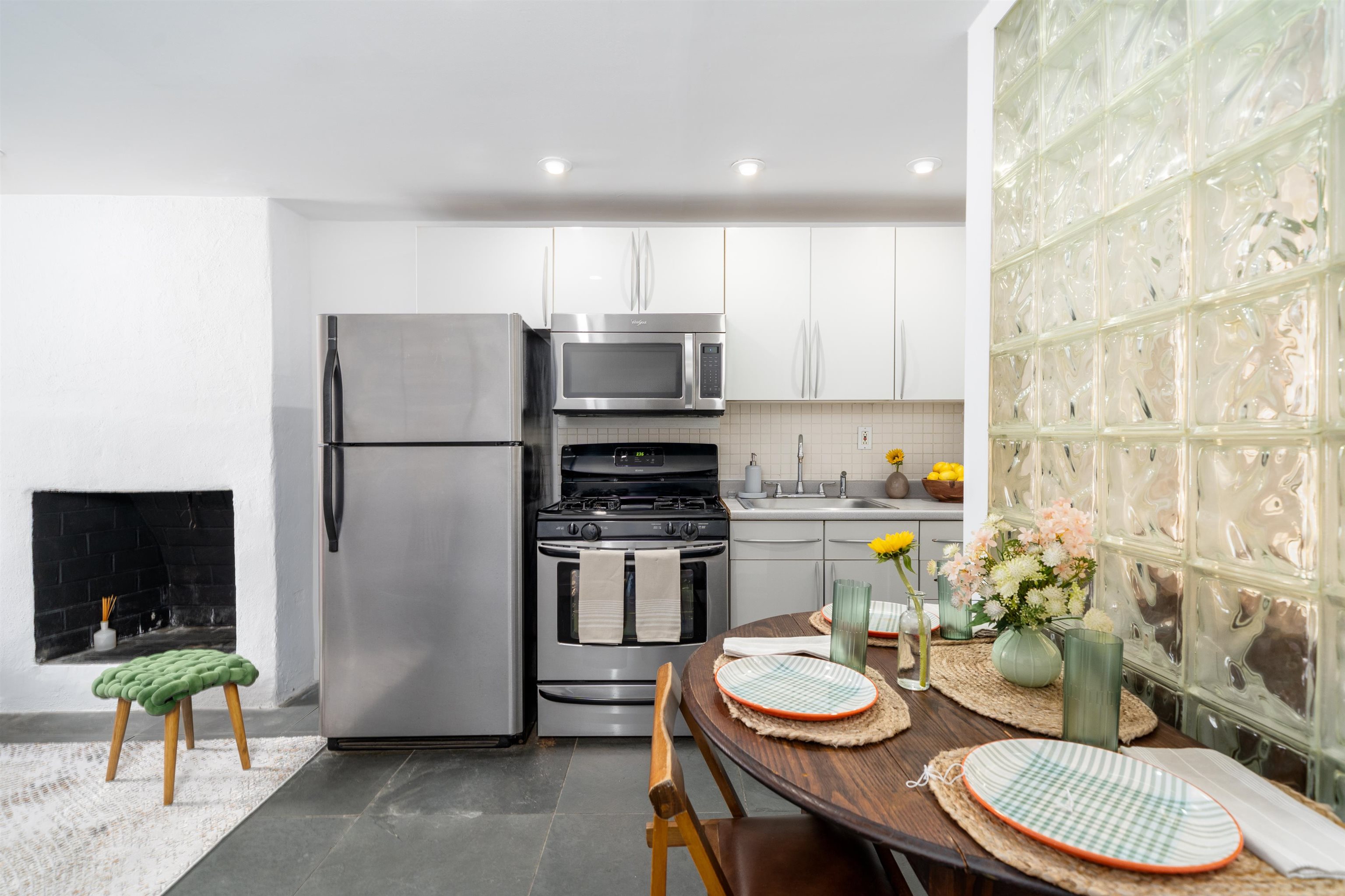 286 6TH ST