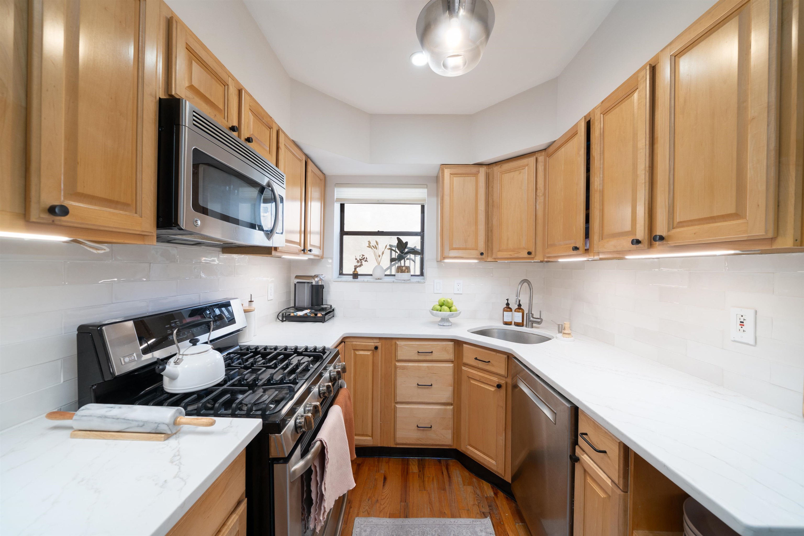 286 6TH ST