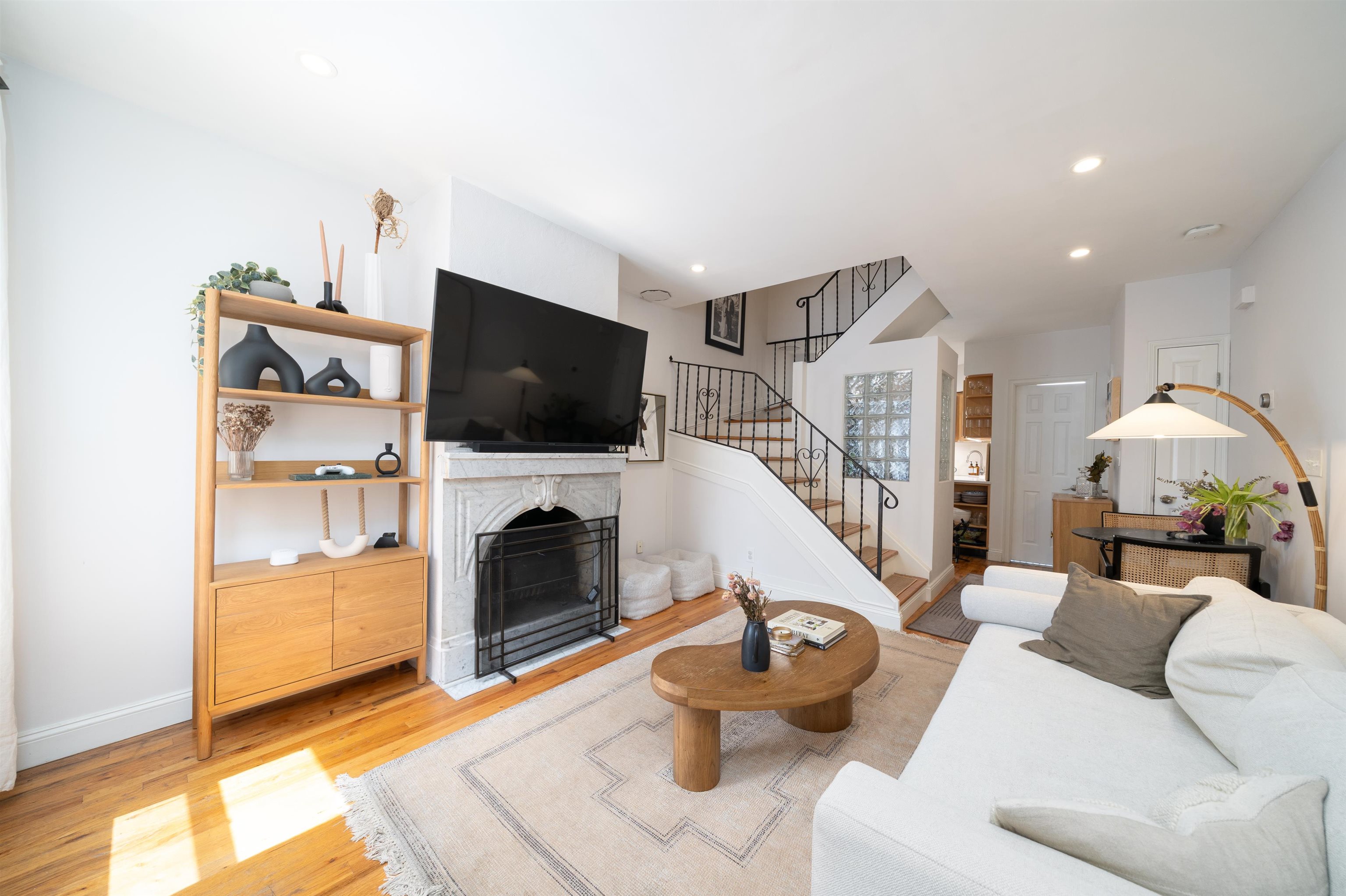 286 6TH ST