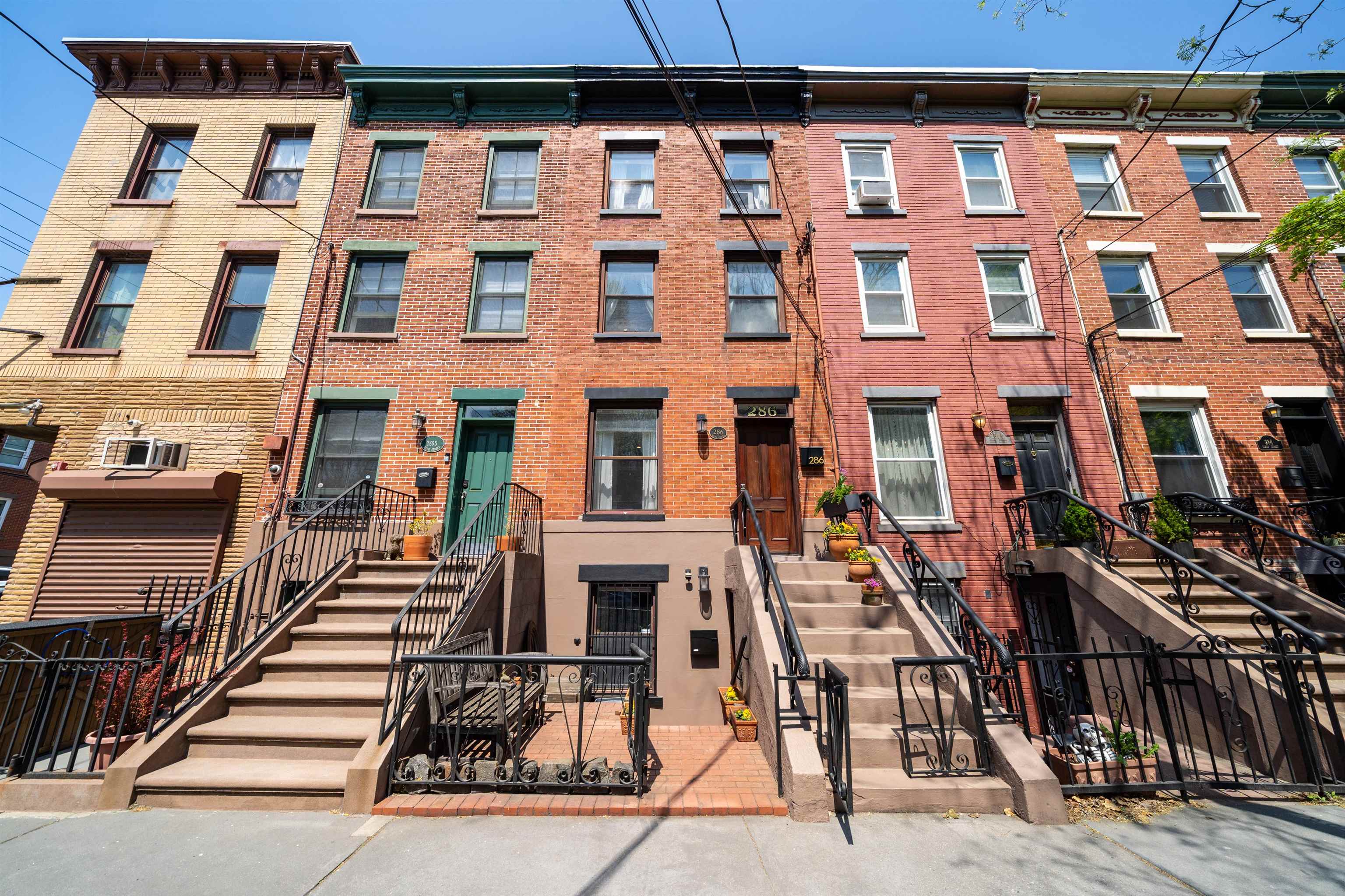 286 6TH ST