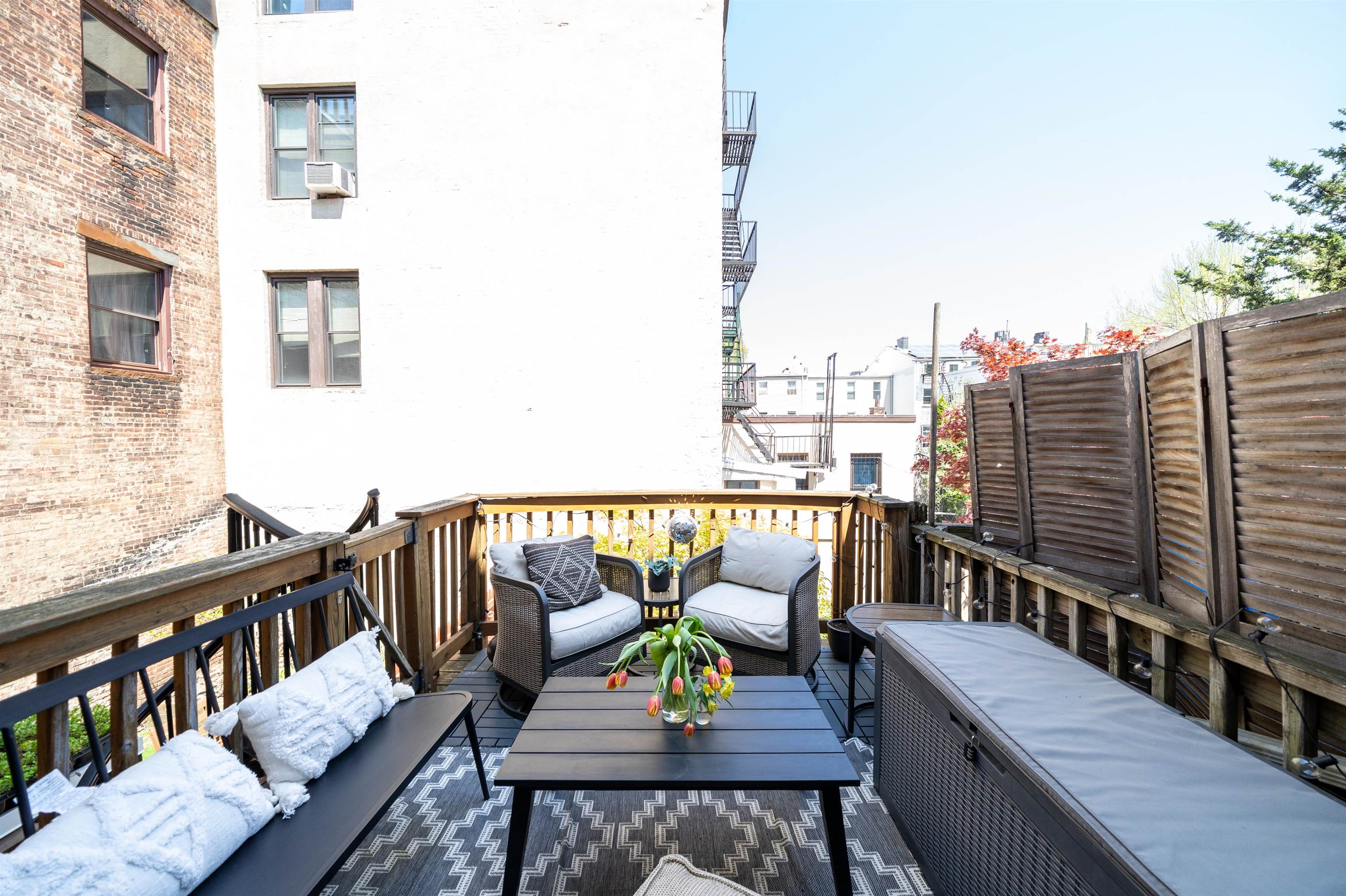 286 6TH ST