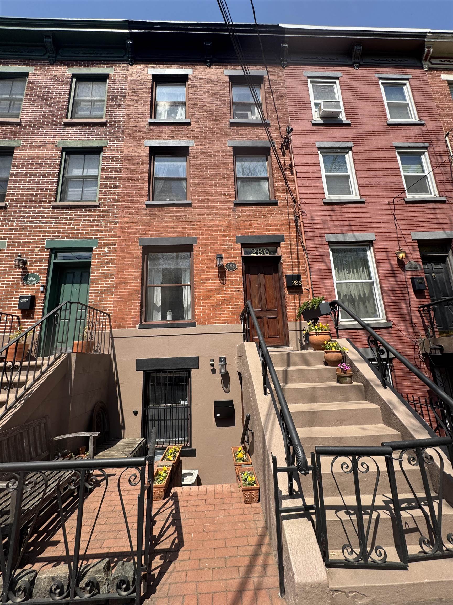 286 6TH ST