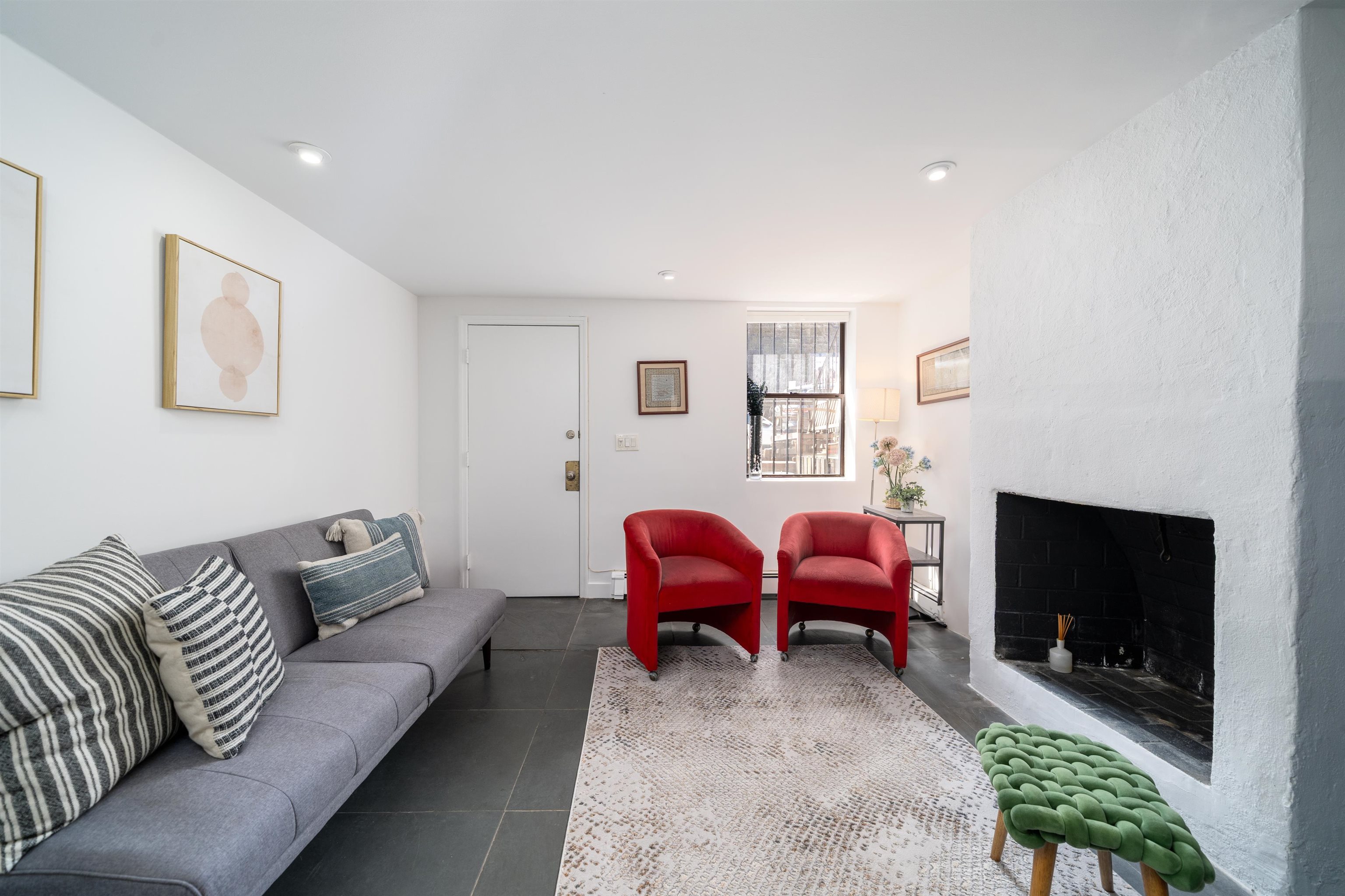 286 6TH ST