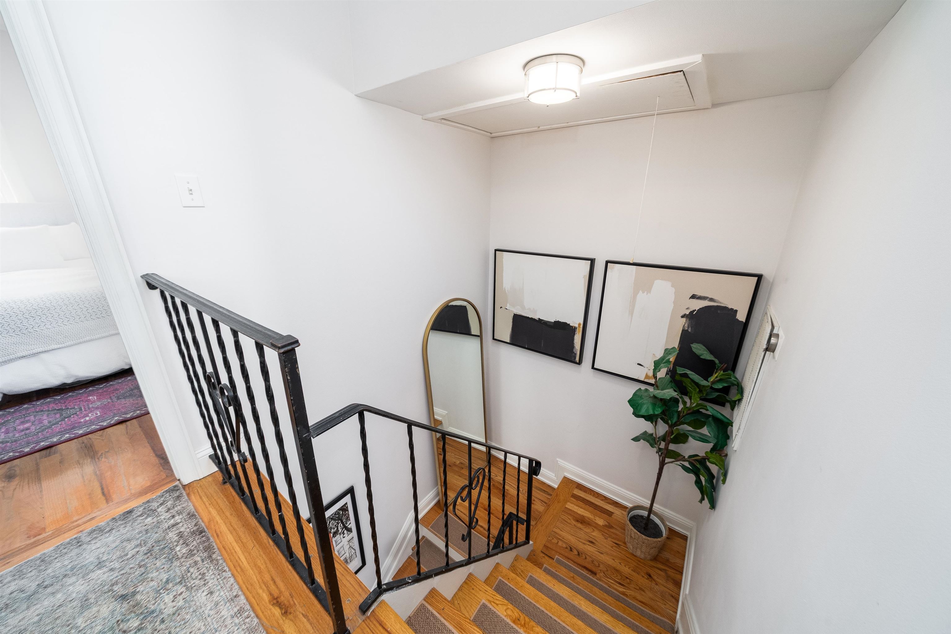 286 6TH ST