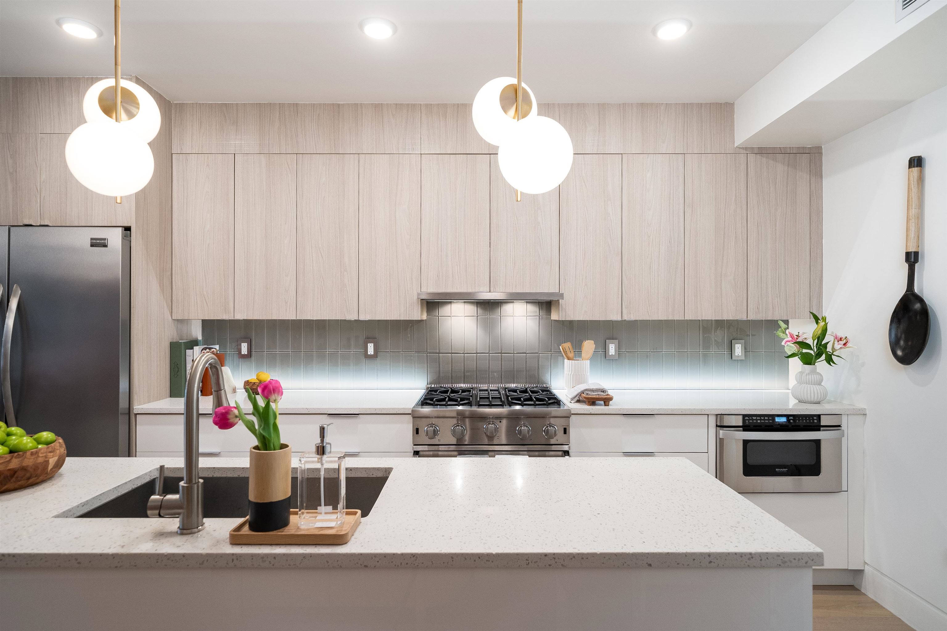 415 MONMOUTH ST Unit: 3