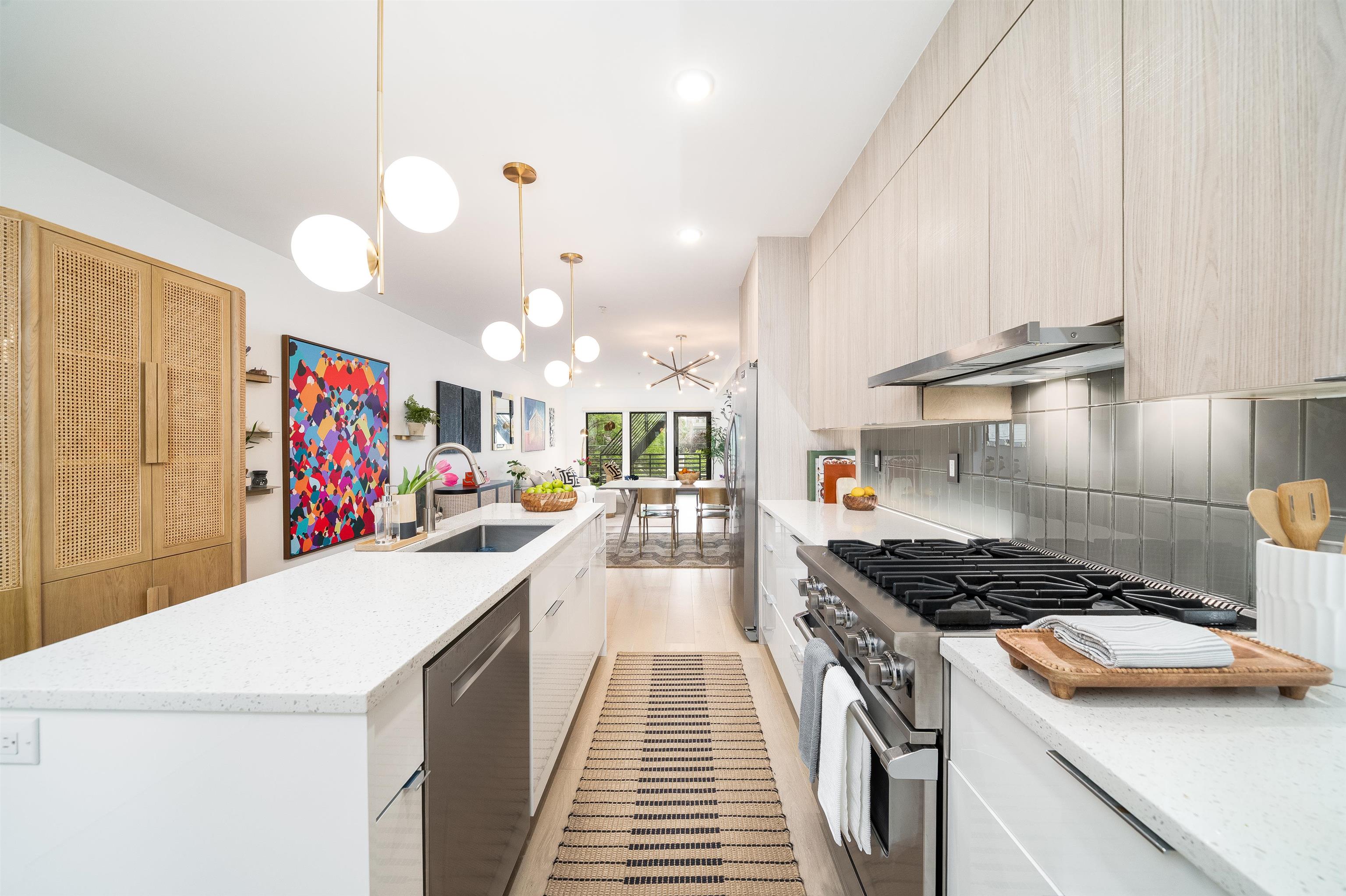 415 MONMOUTH ST Unit: 3