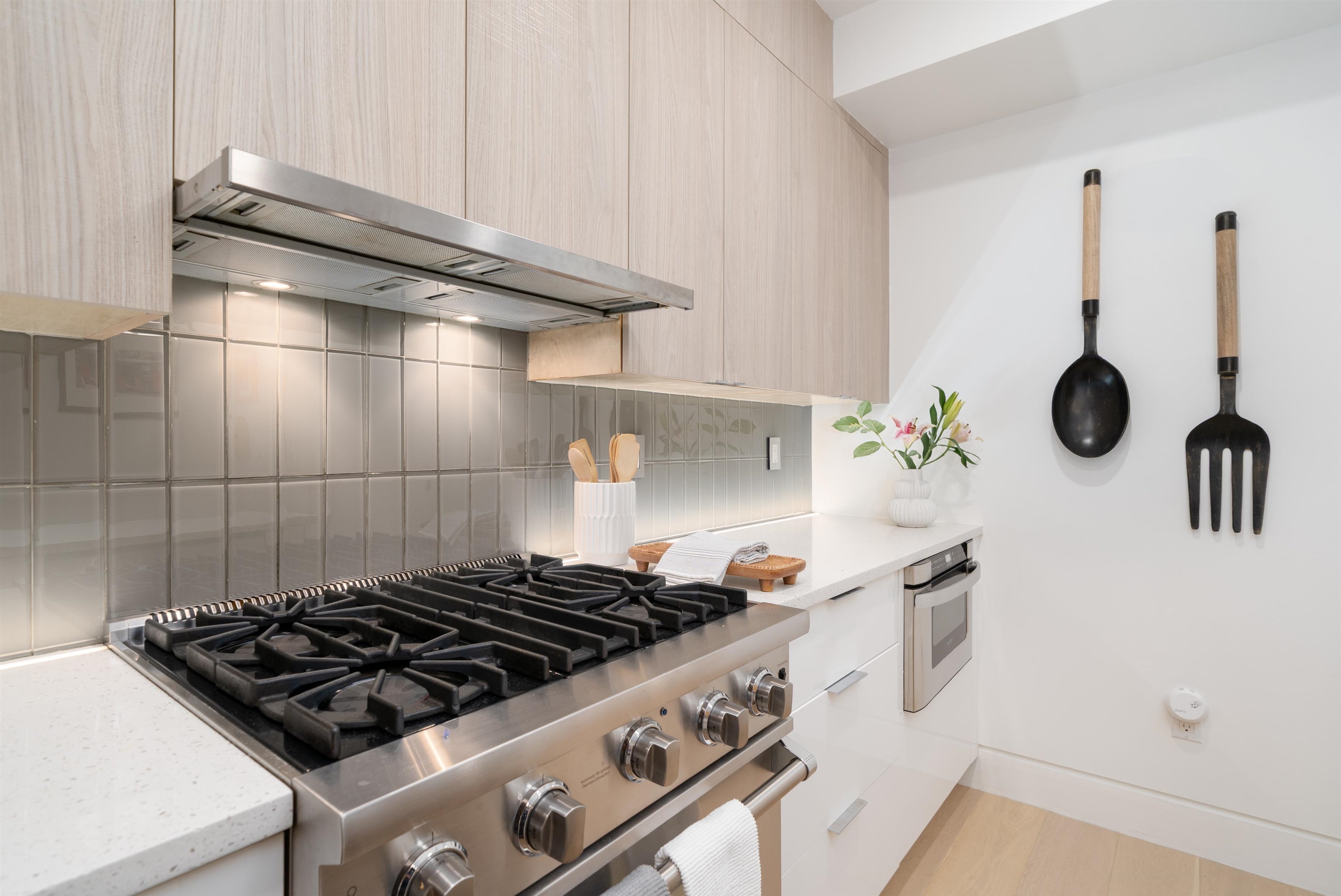415 MONMOUTH ST Unit: 3