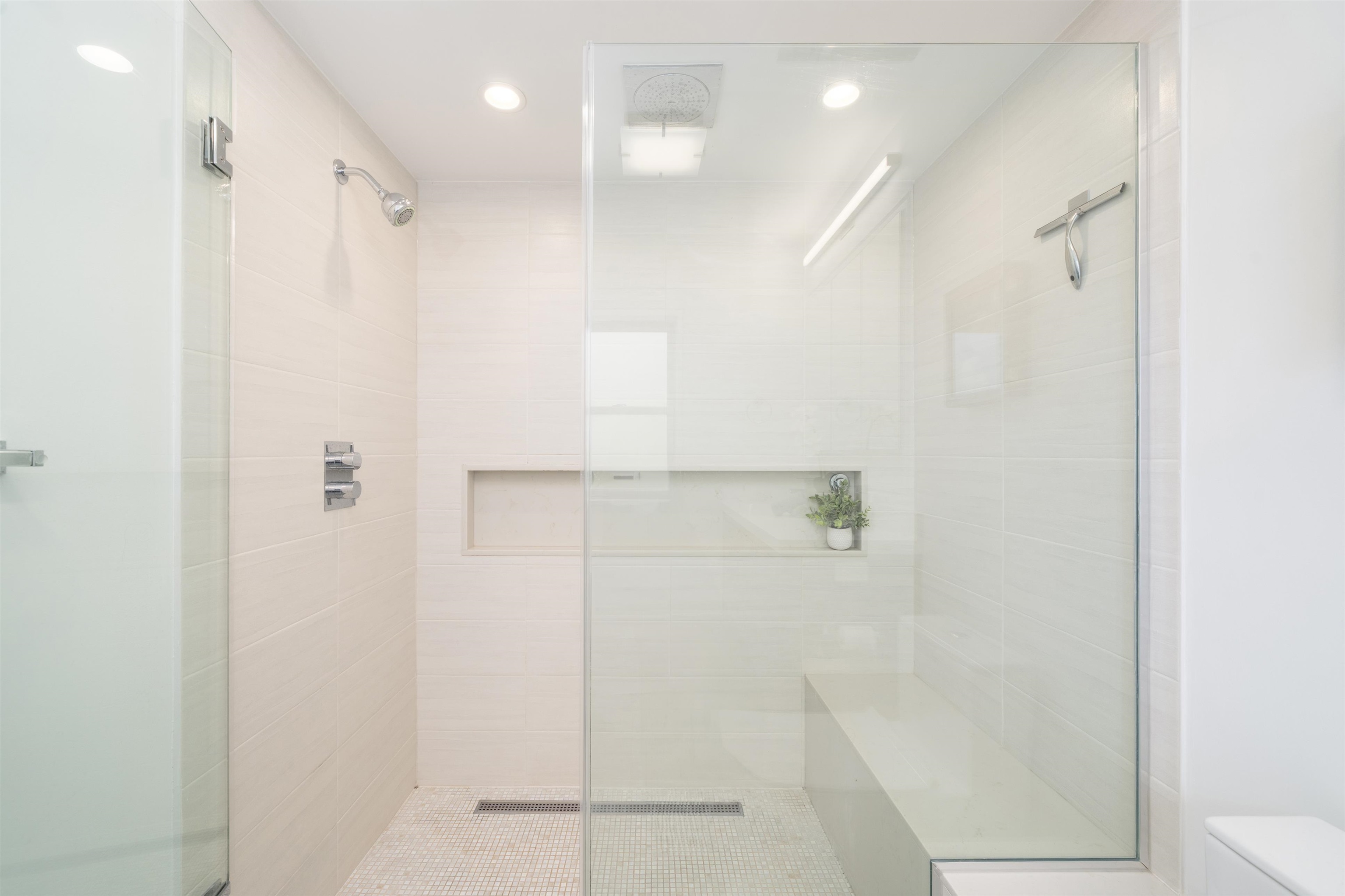 415 MONMOUTH ST Unit: 3