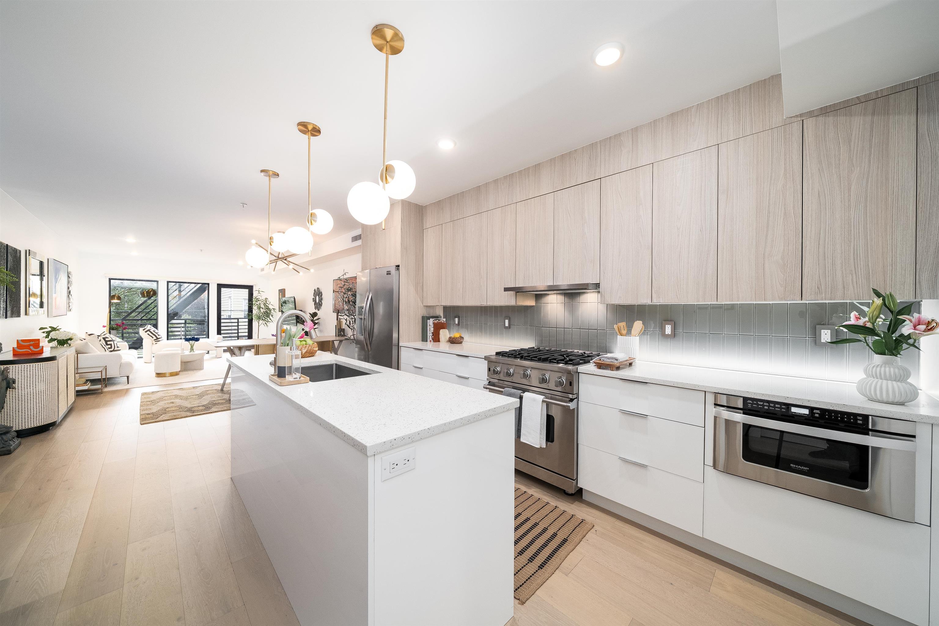 415 MONMOUTH ST Unit: 3