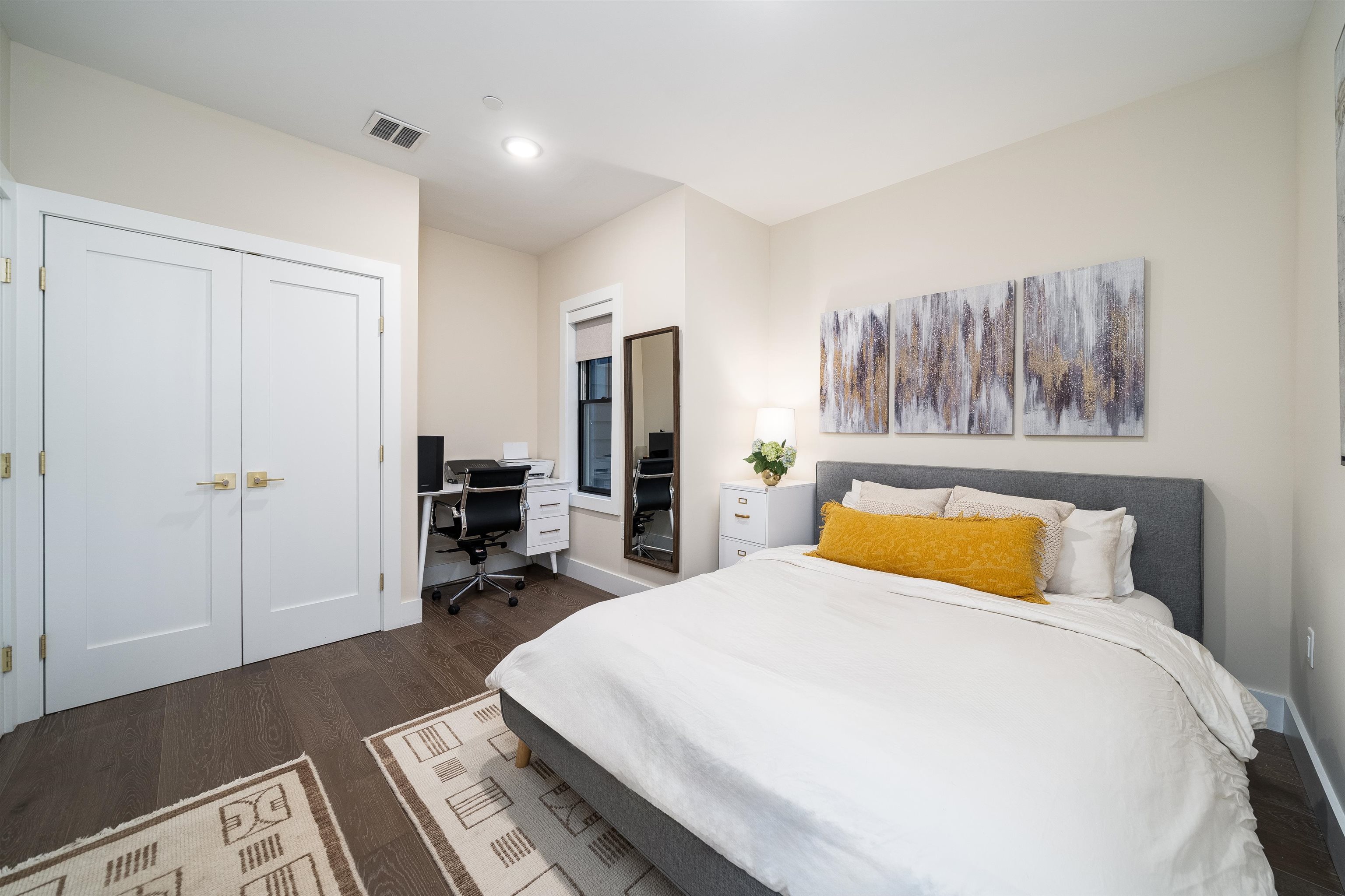 386 5TH ST Unit: 404