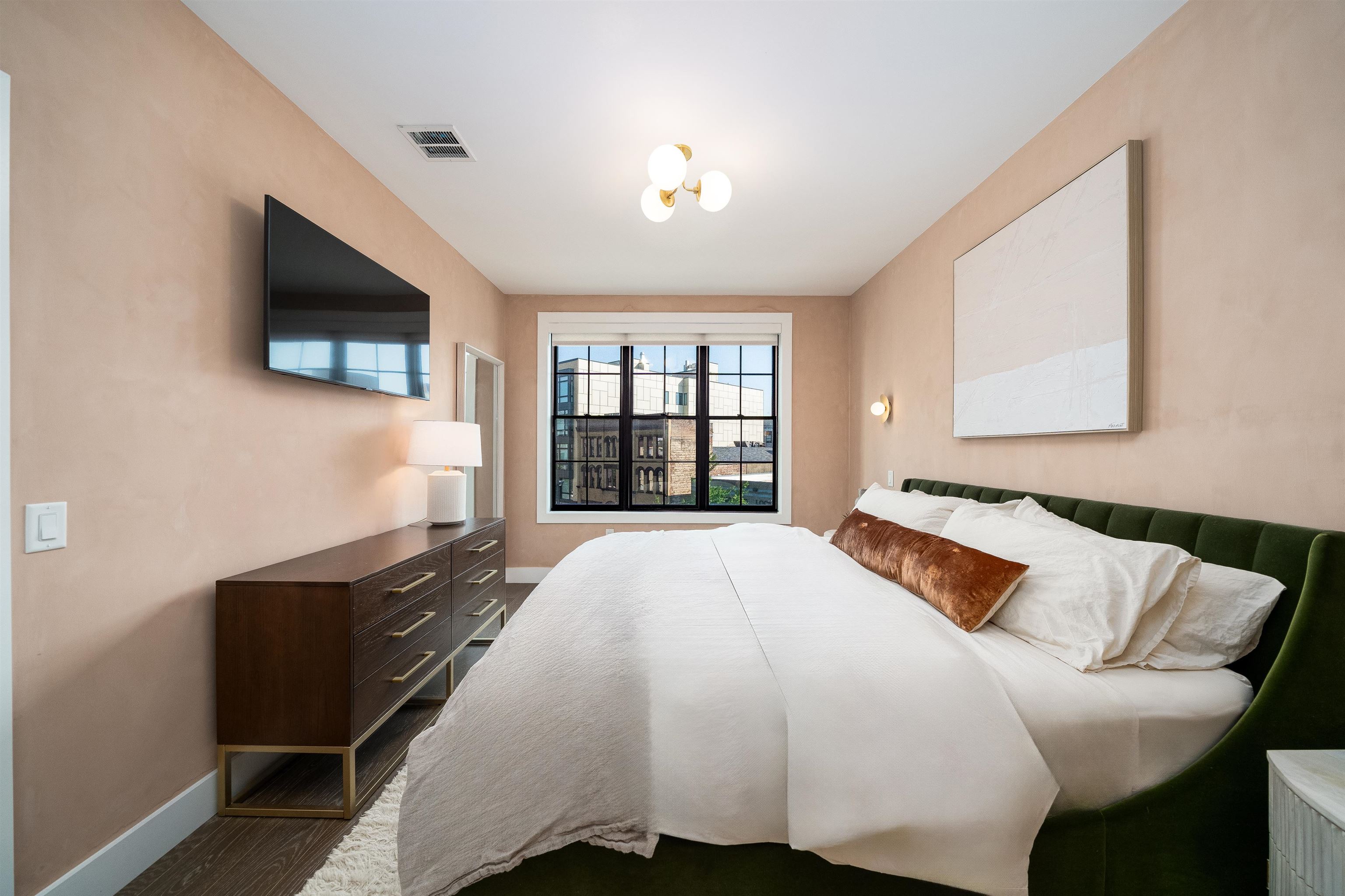 386 5TH ST Unit: 404