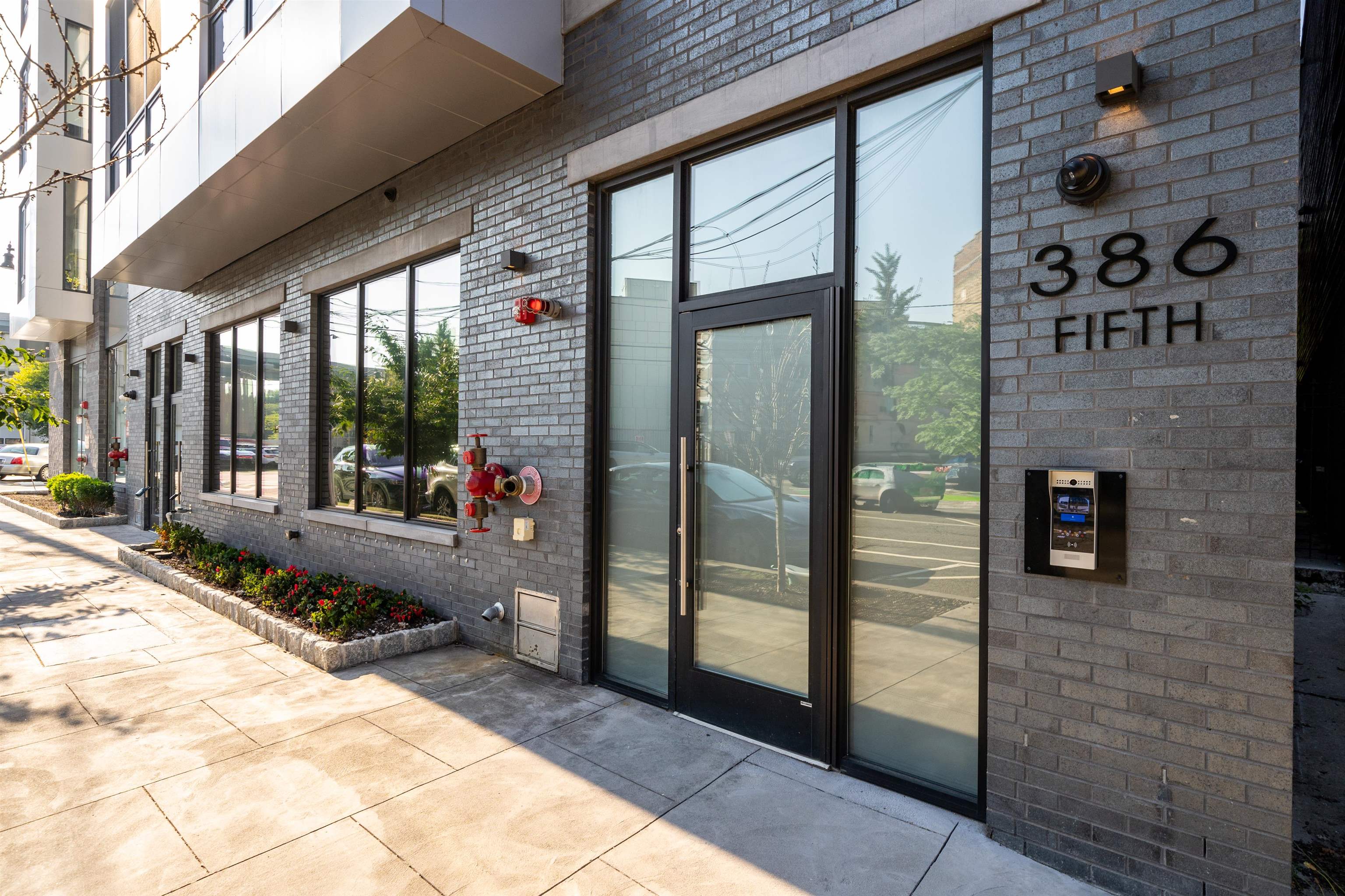 386 5TH ST Unit: 404