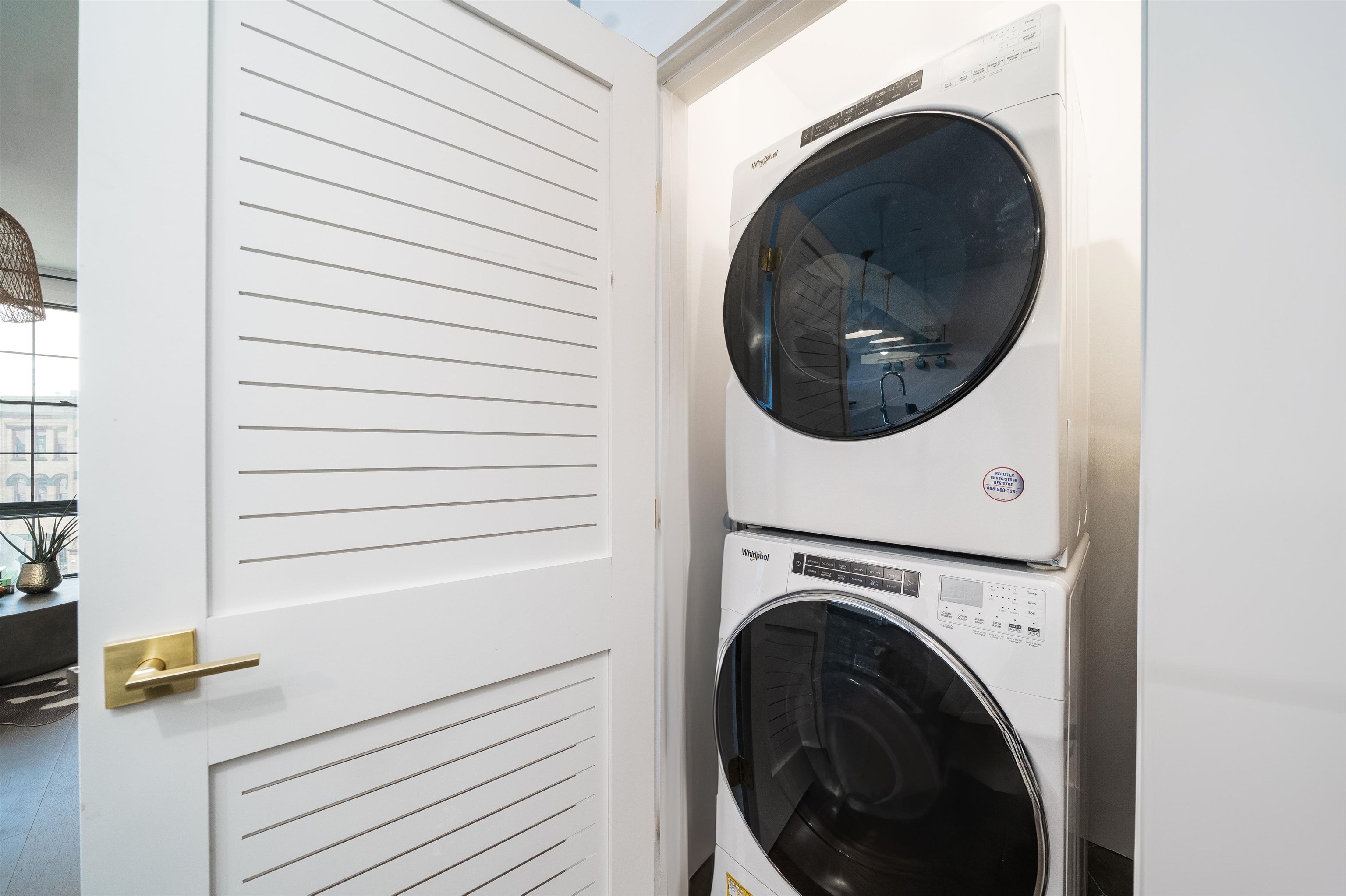 386 5TH ST Unit: 404