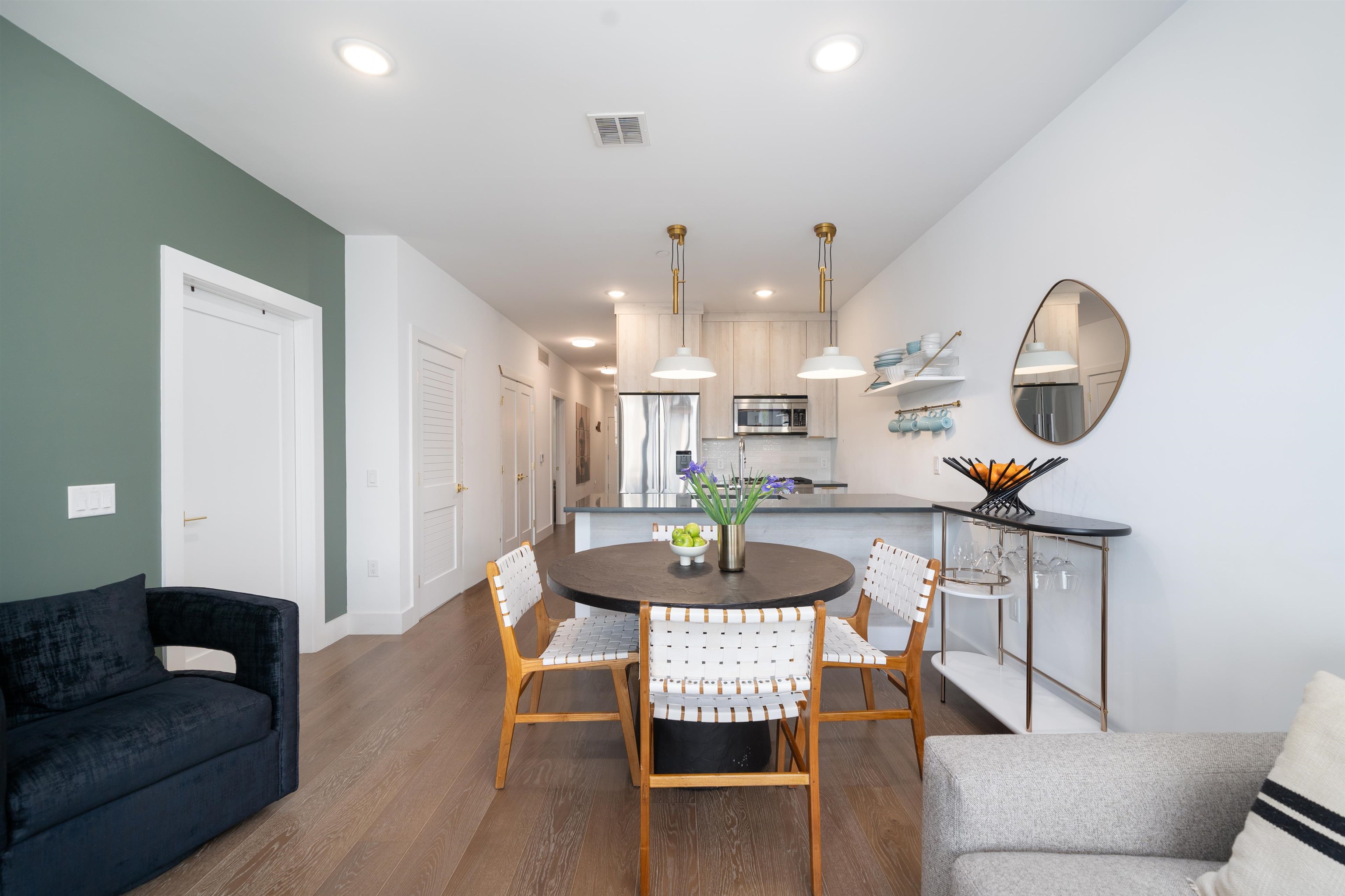 386 5TH ST Unit: 404