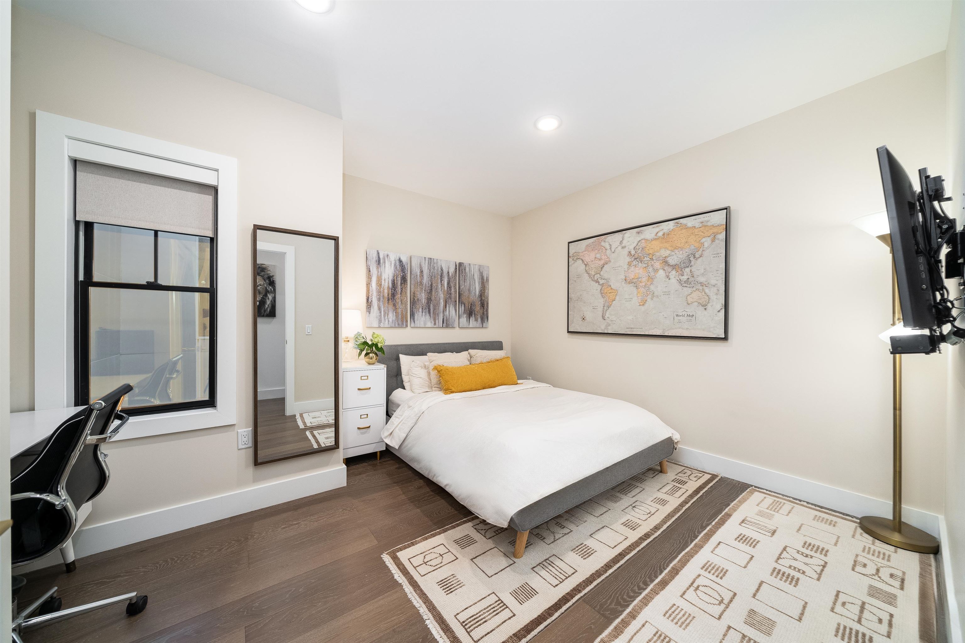 386 5TH ST Unit: 404