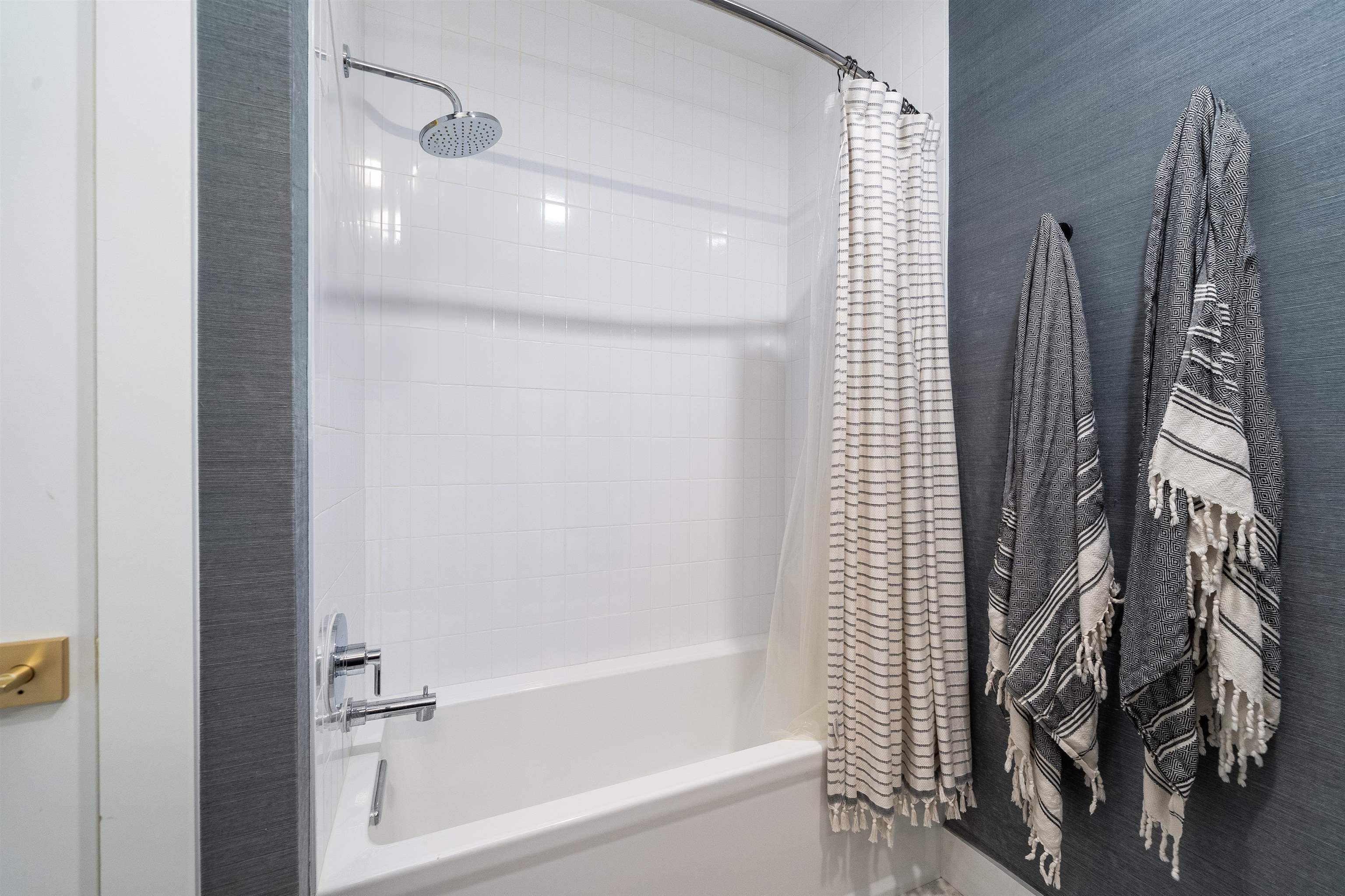 386 5TH ST Unit: 404