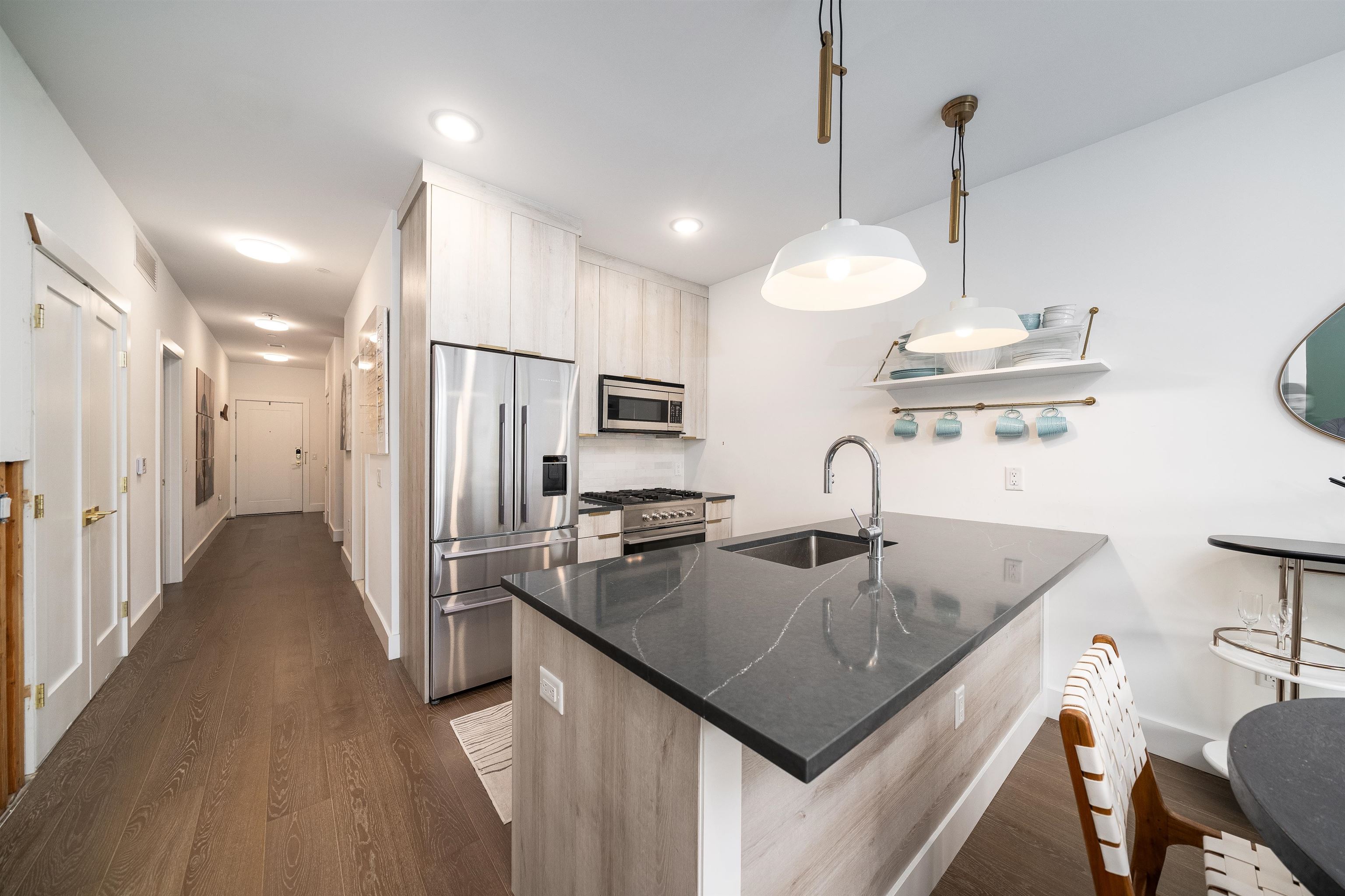 386 5TH ST Unit: 404
