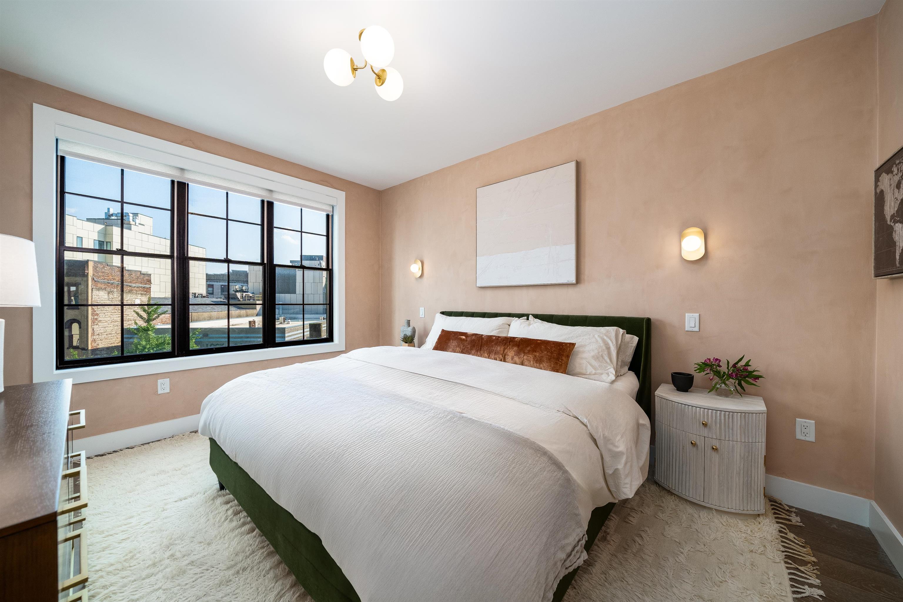 386 5TH ST Unit: 404