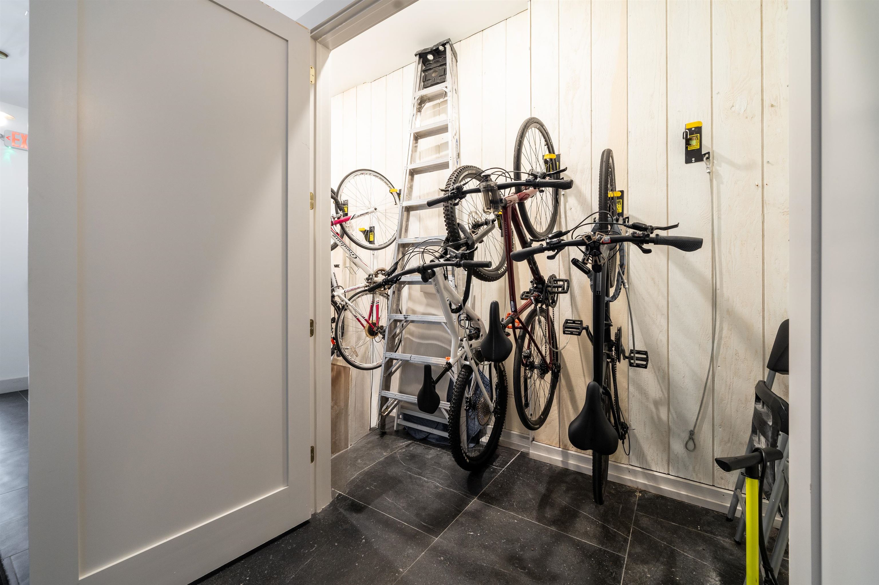 386 5TH ST Unit: 404