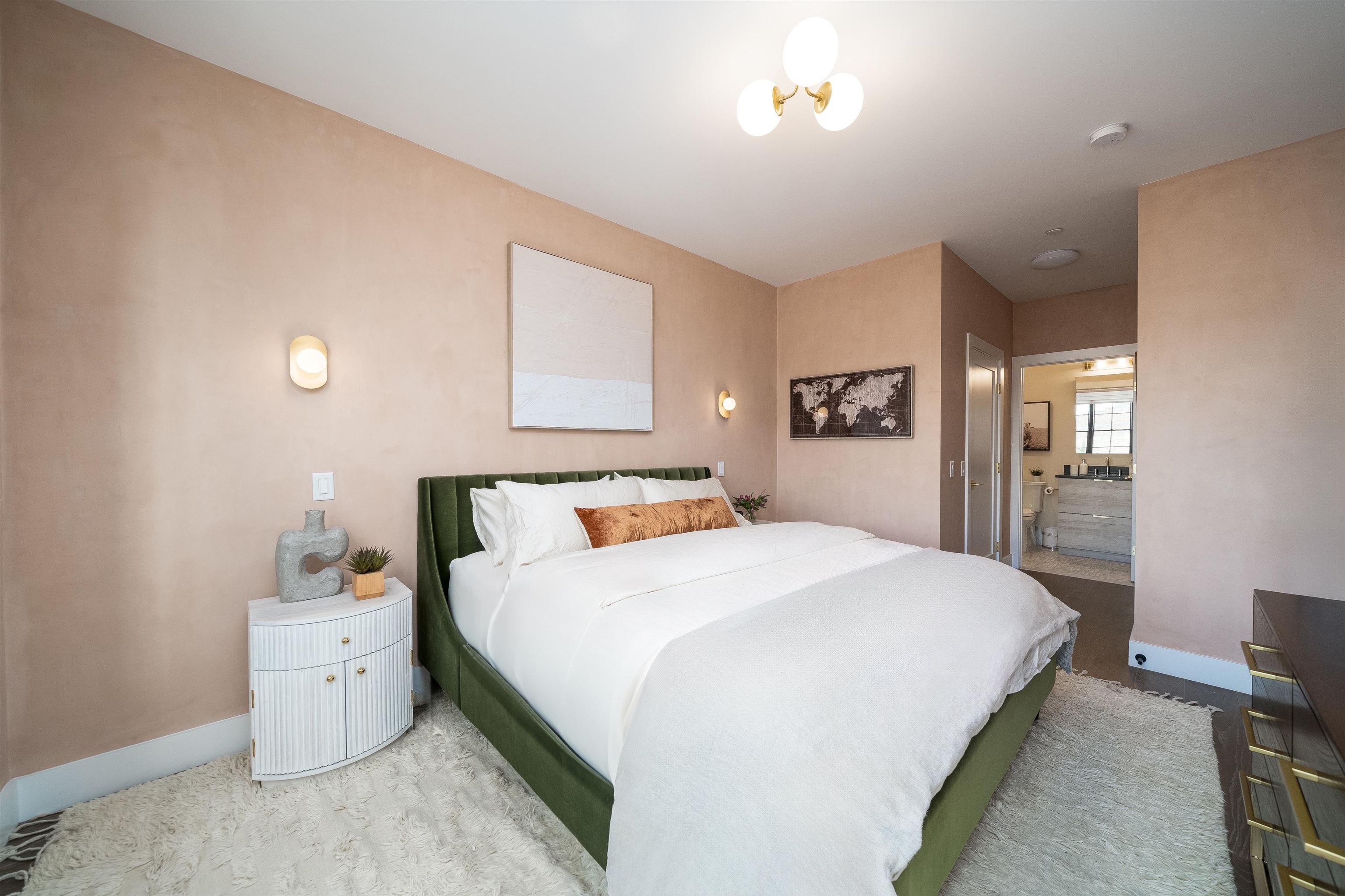 386 5TH ST Unit: 404