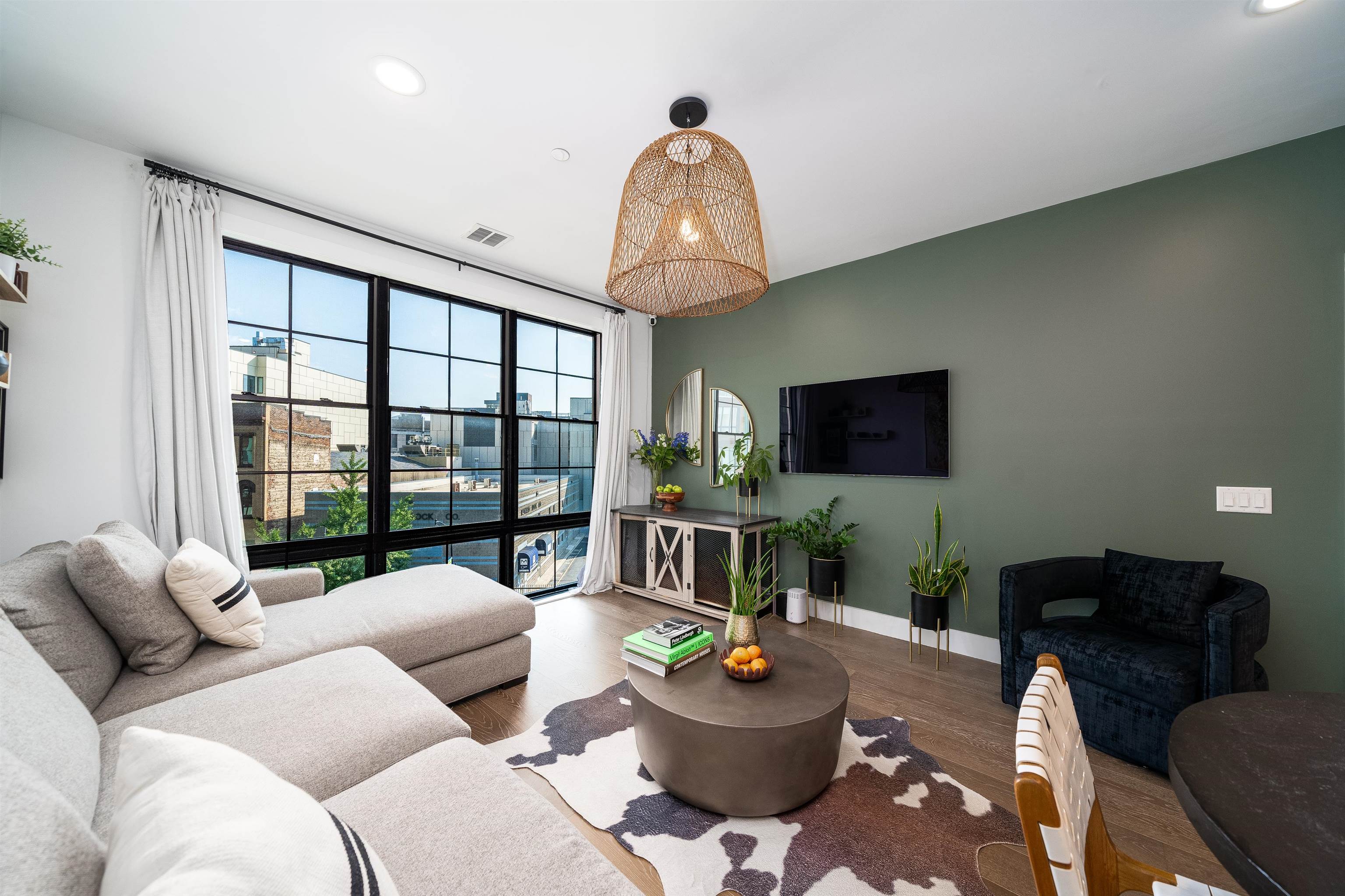 386 5TH ST Unit: 404