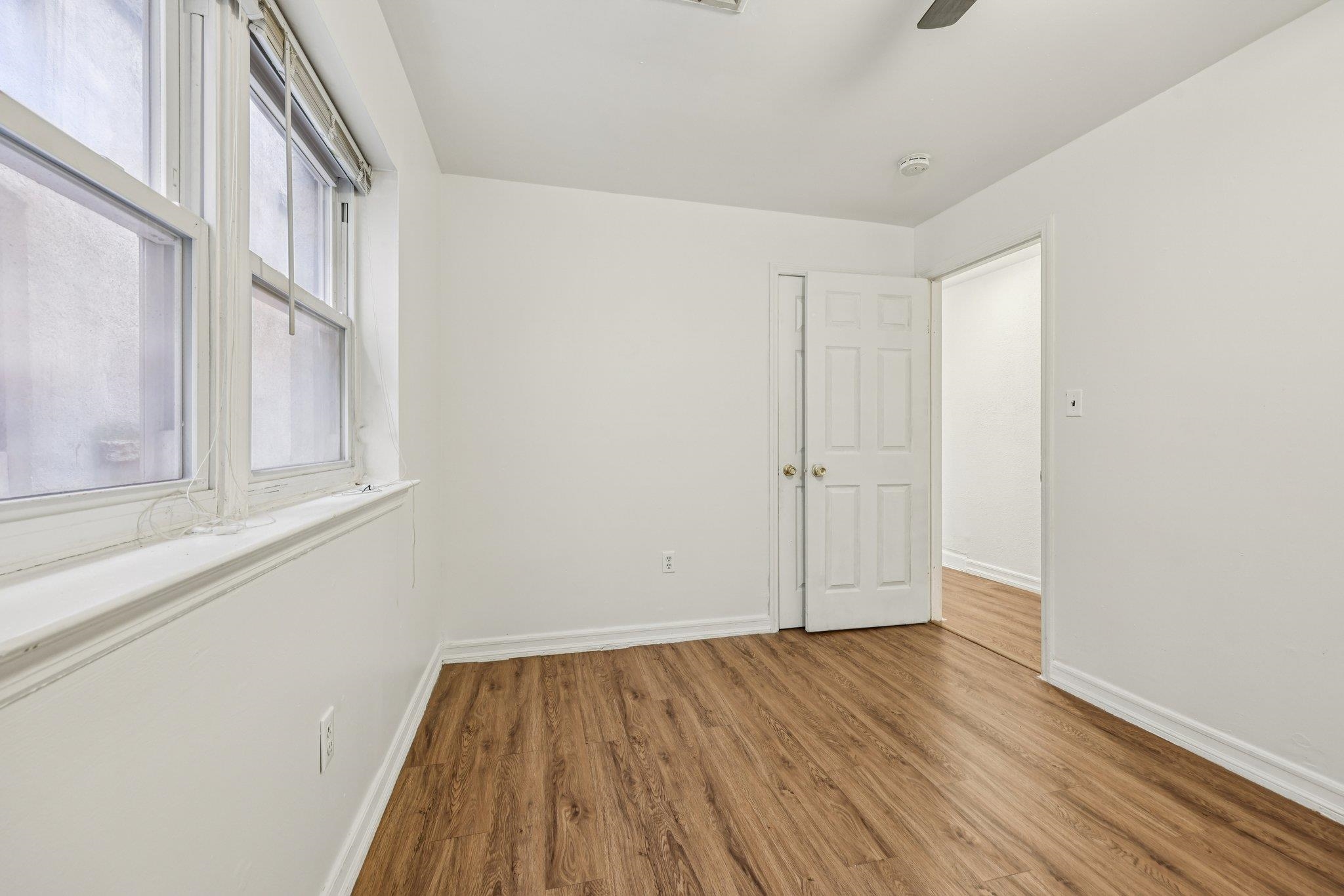 492 PAVONIA AVE Unit: Apt 3