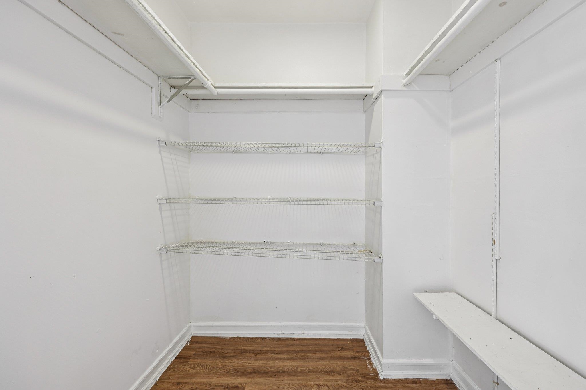492 PAVONIA AVE Unit: Apt 3