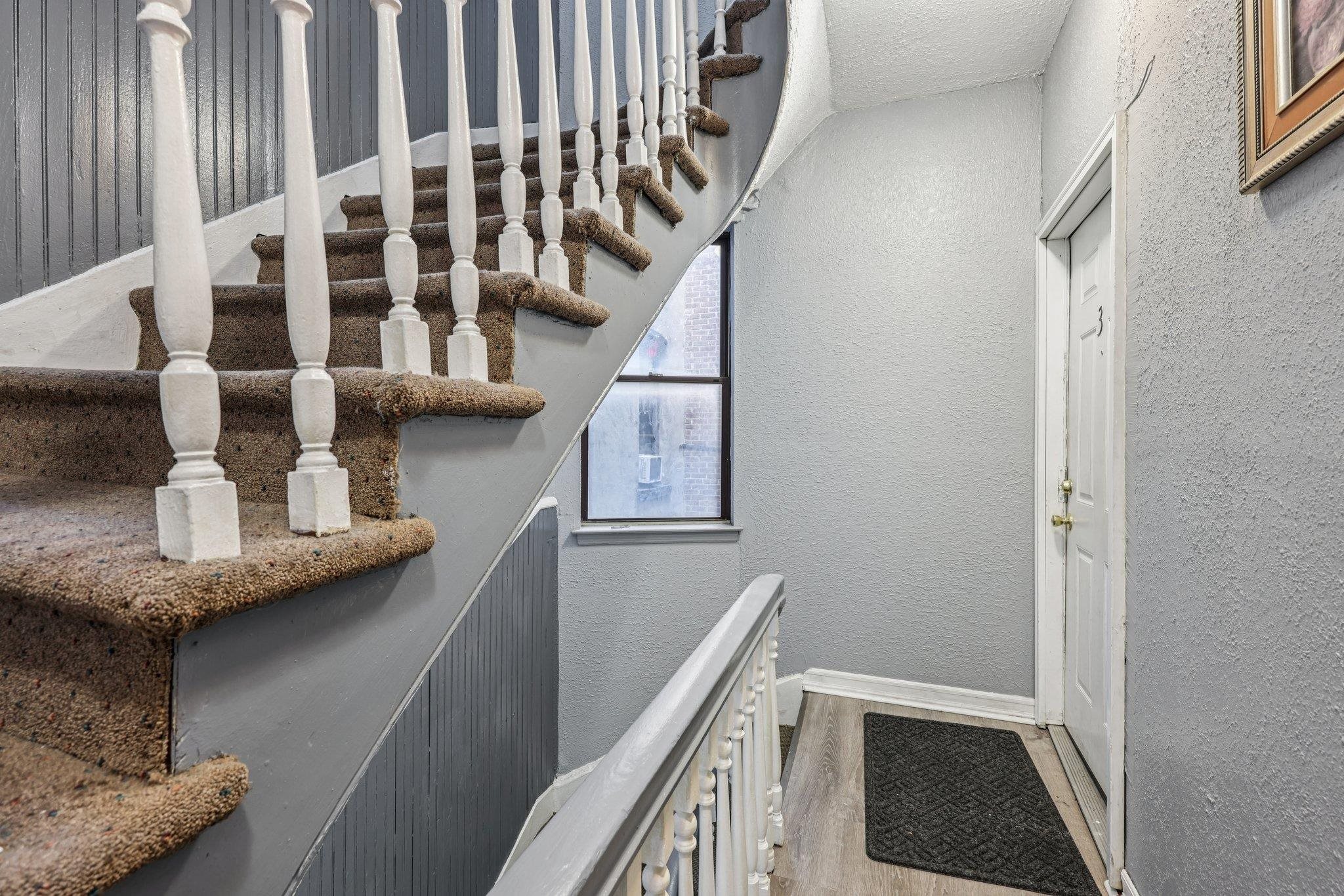 492 PAVONIA AVE Unit: Apt 3