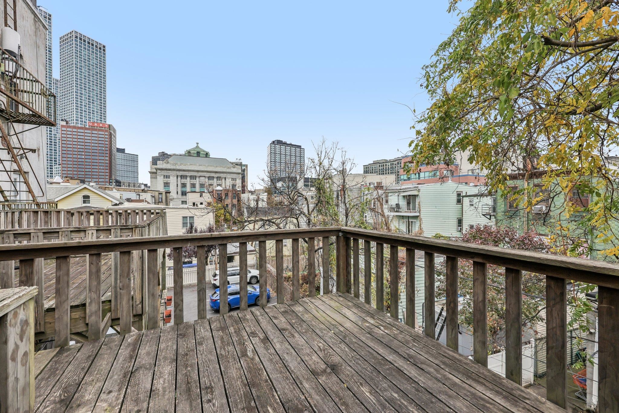 492 PAVONIA AVE Unit: Apt 3