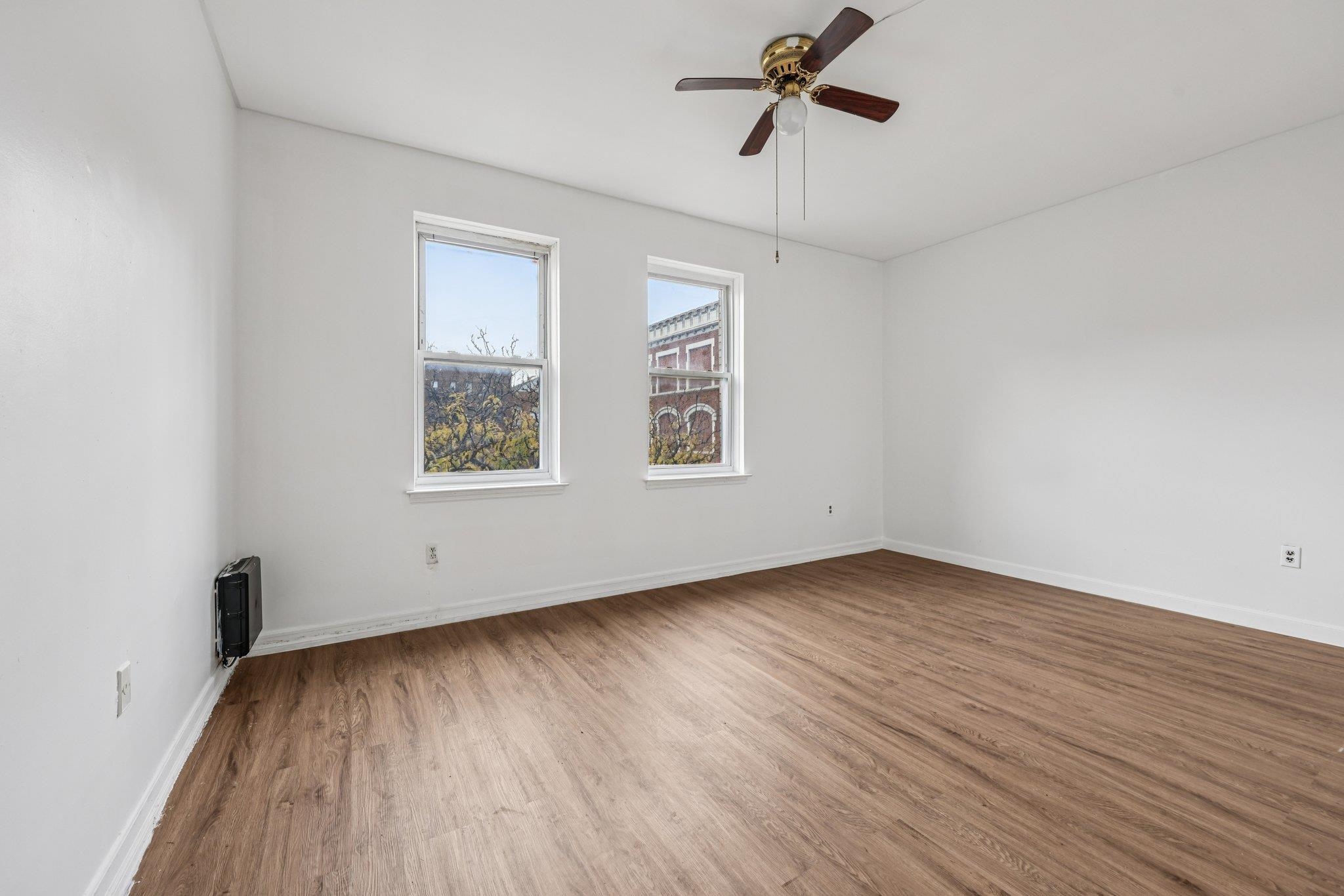 492 PAVONIA AVE Unit: Apt 3
