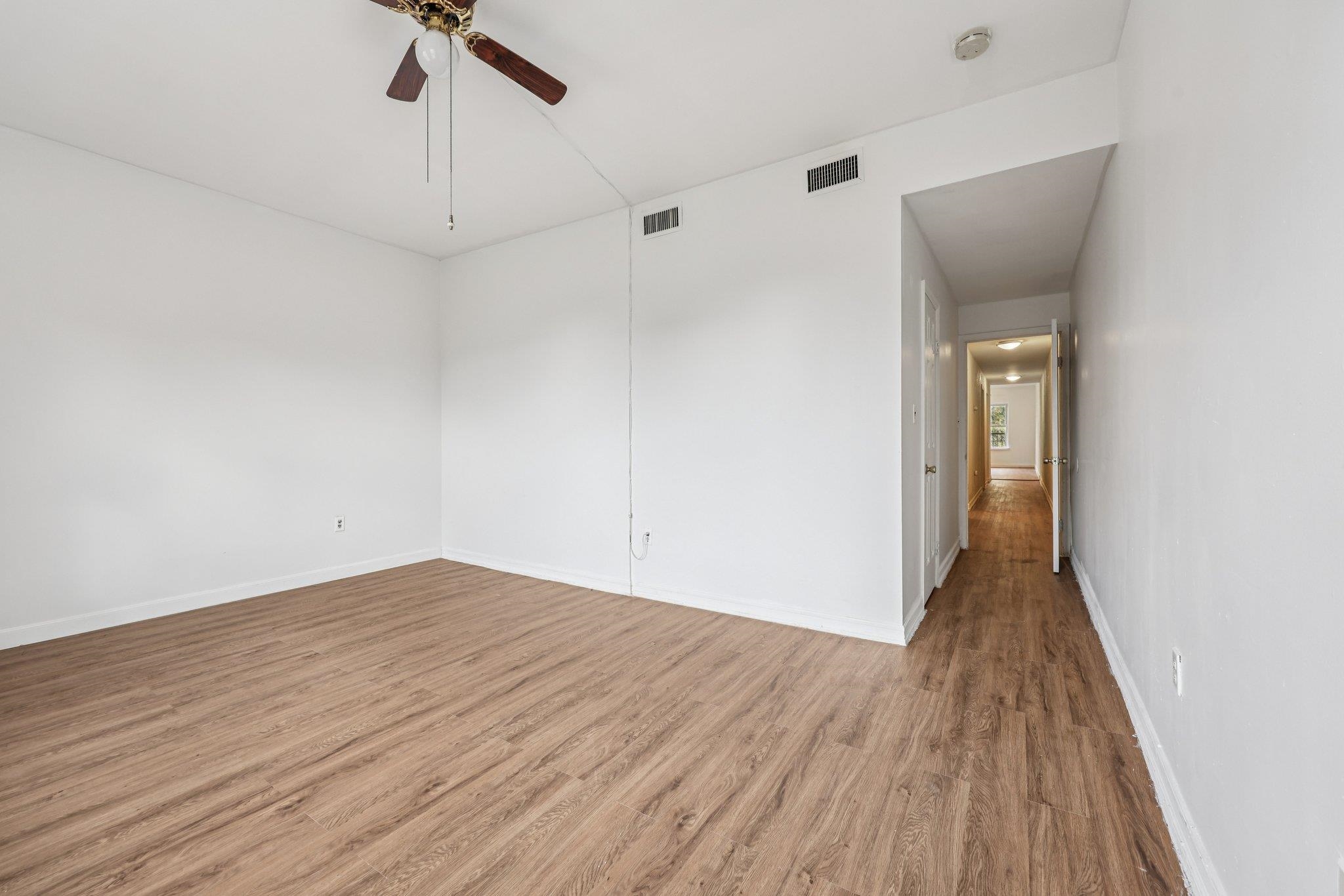 492 PAVONIA AVE Unit: Apt 3