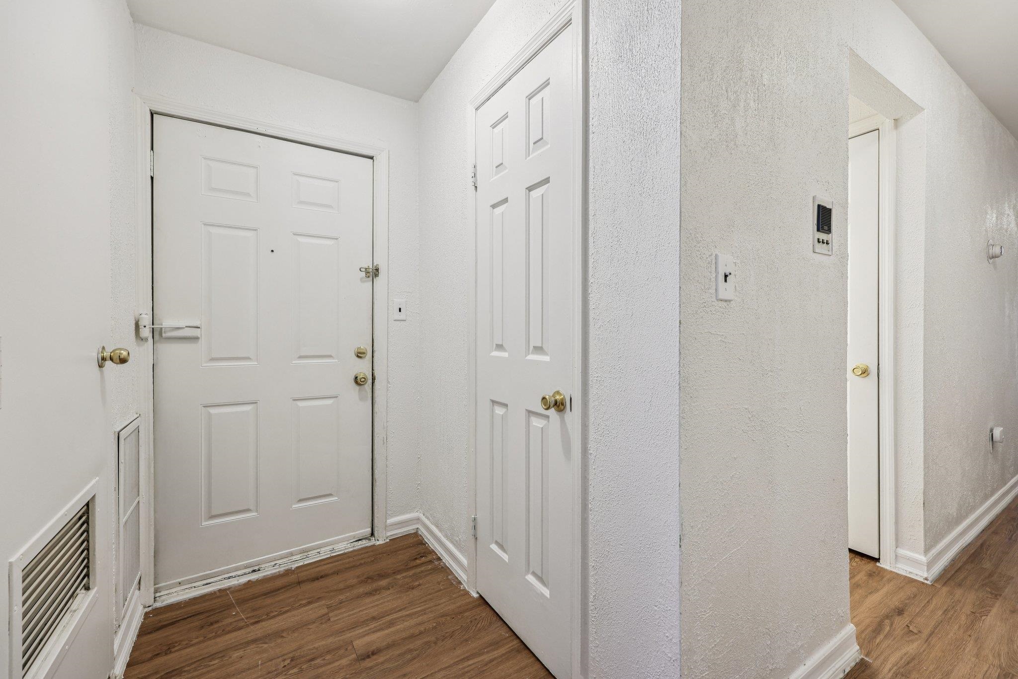 492 PAVONIA AVE Unit: Apt 3