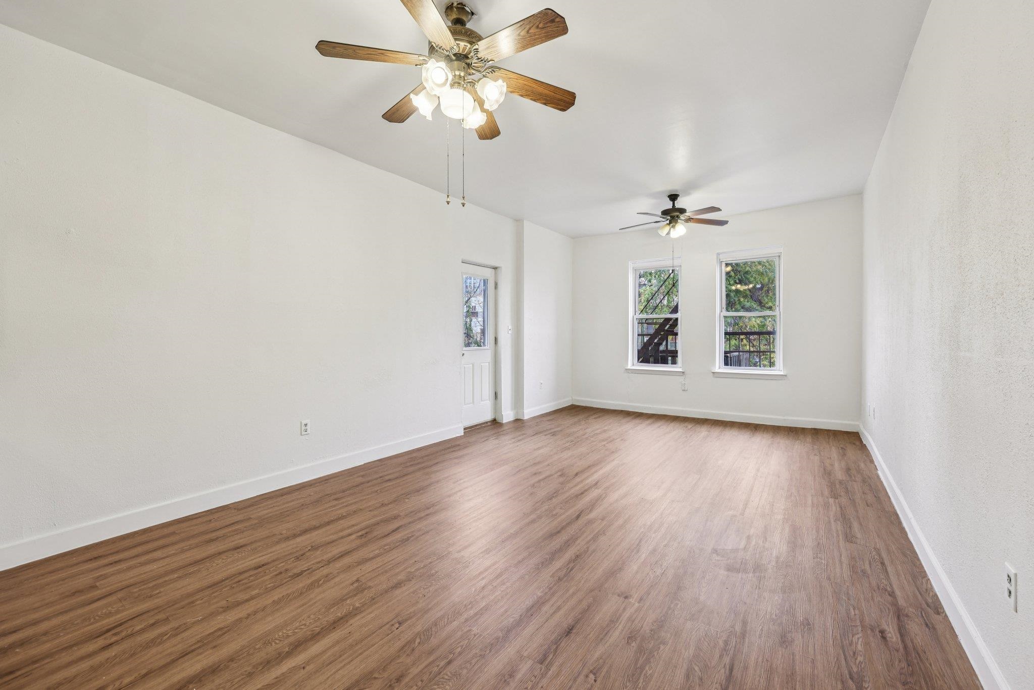 492 PAVONIA AVE Unit: Apt 3