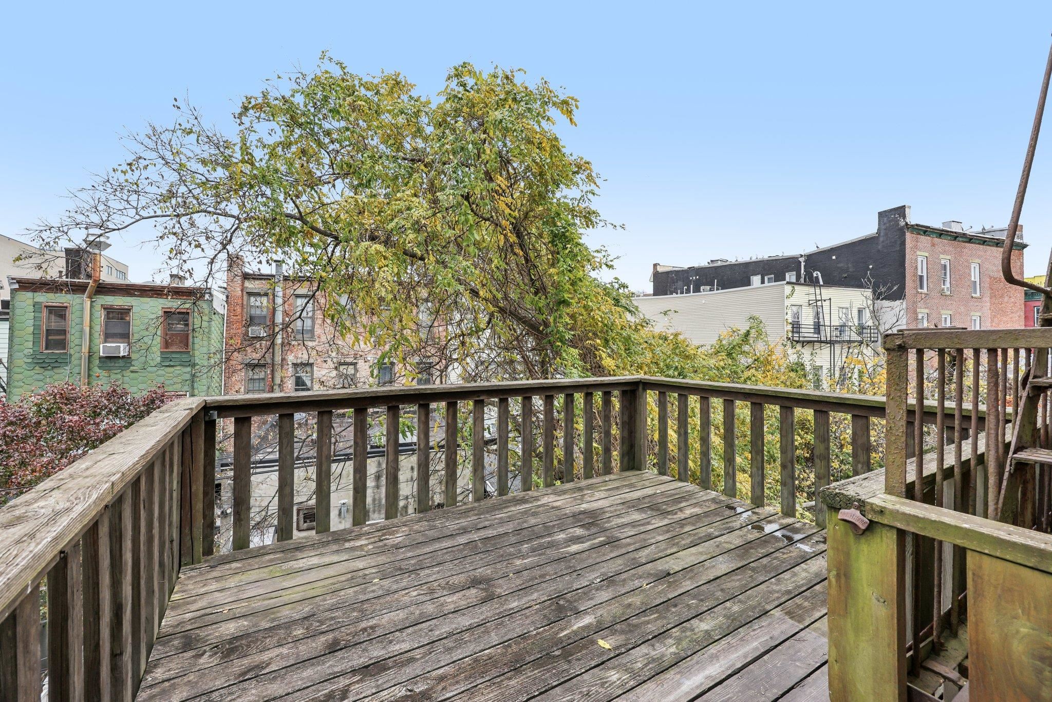 492 PAVONIA AVE Unit: Apt 3