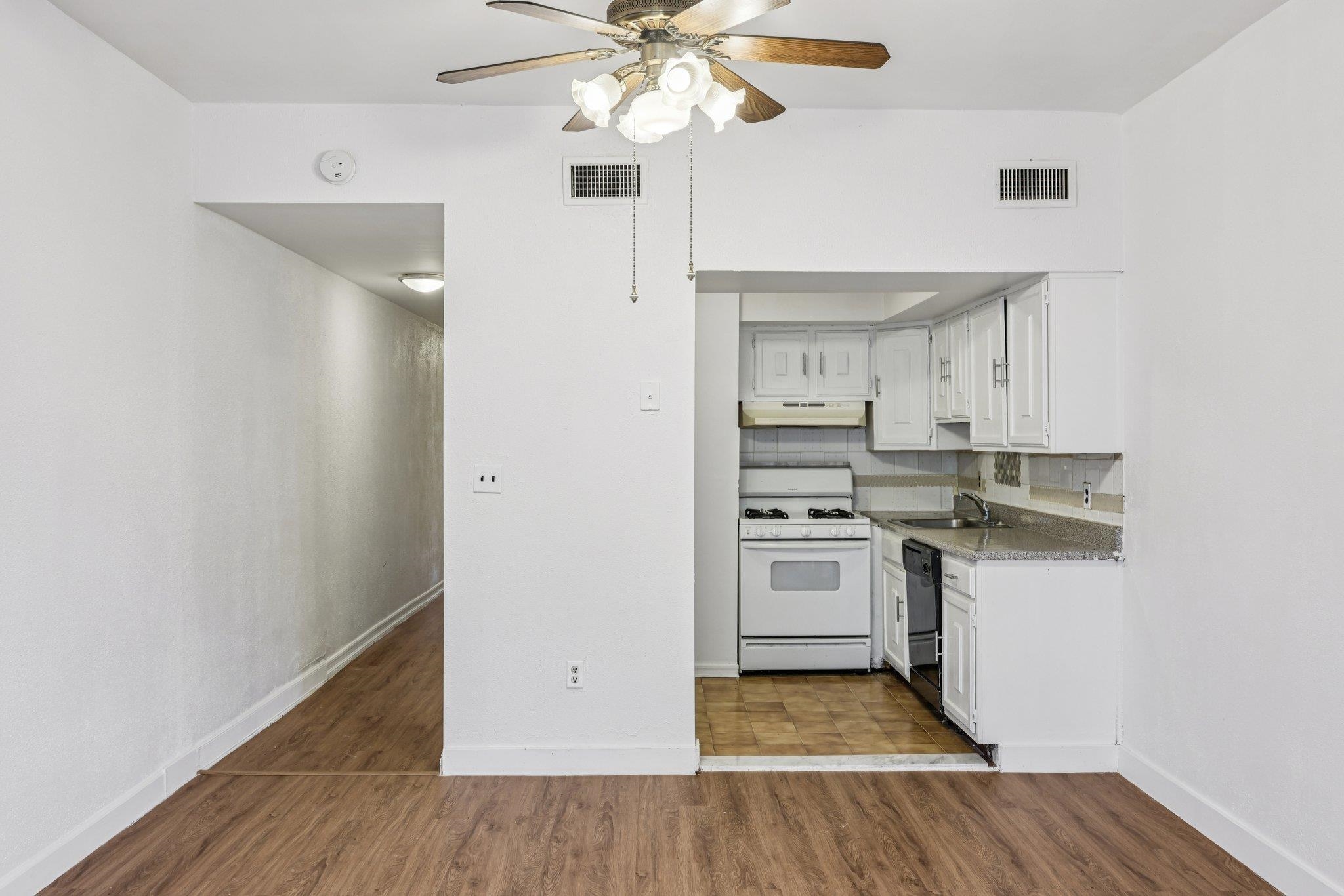 492 PAVONIA AVE Unit: Apt 3