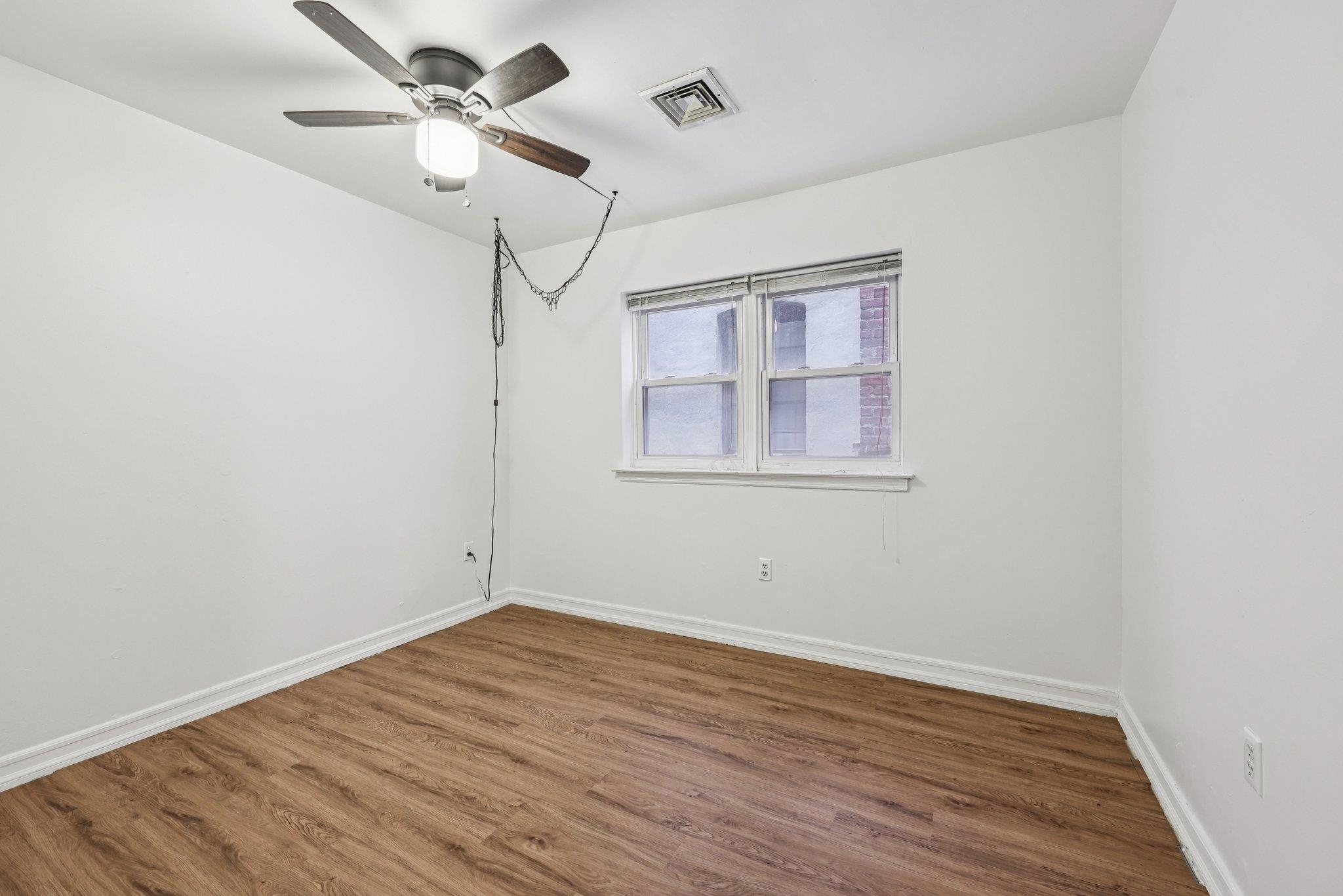 492 PAVONIA AVE Unit: Apt 3