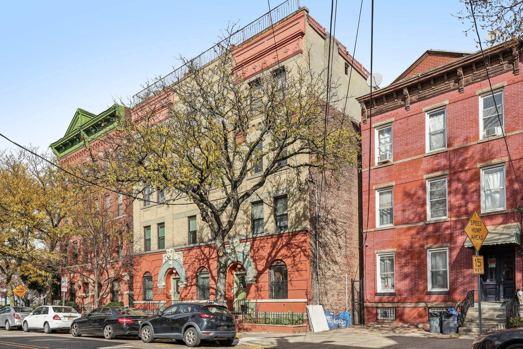 492 PAVONIA AVE Unit: Apt 3