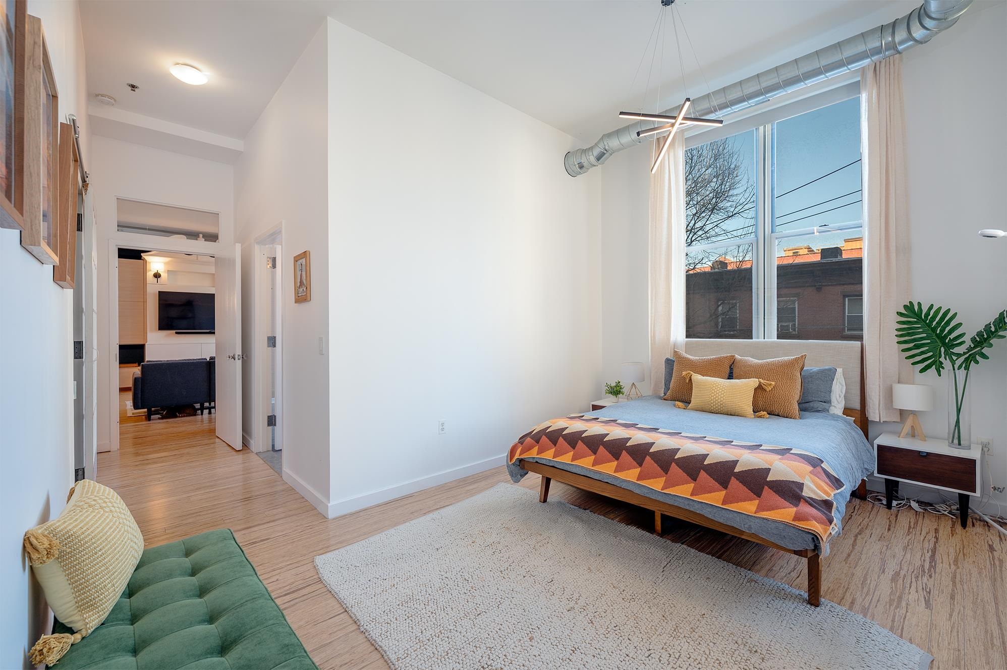 232 PAVONIA AVE Unit: 323