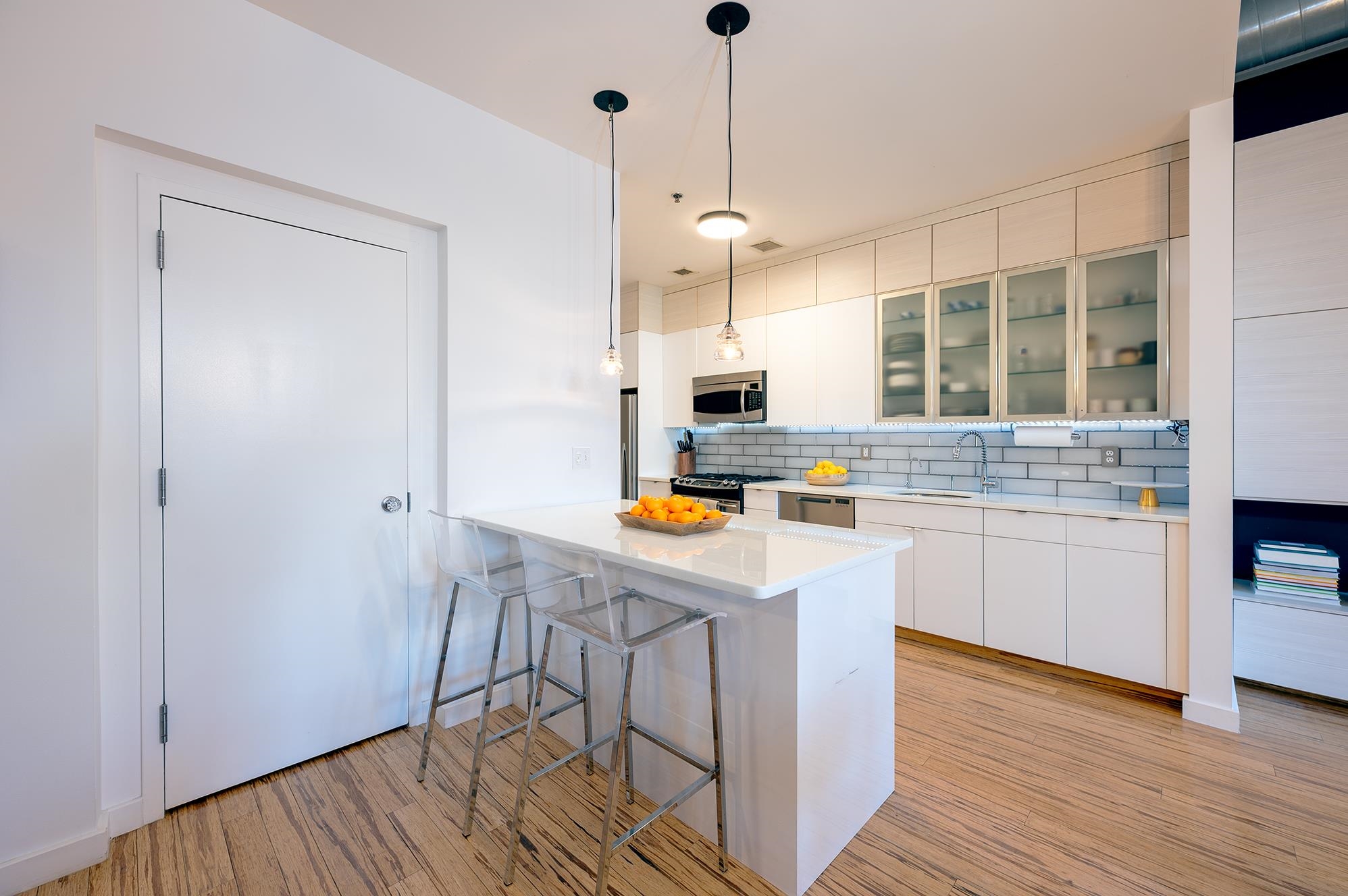 232 PAVONIA AVE Unit: 323