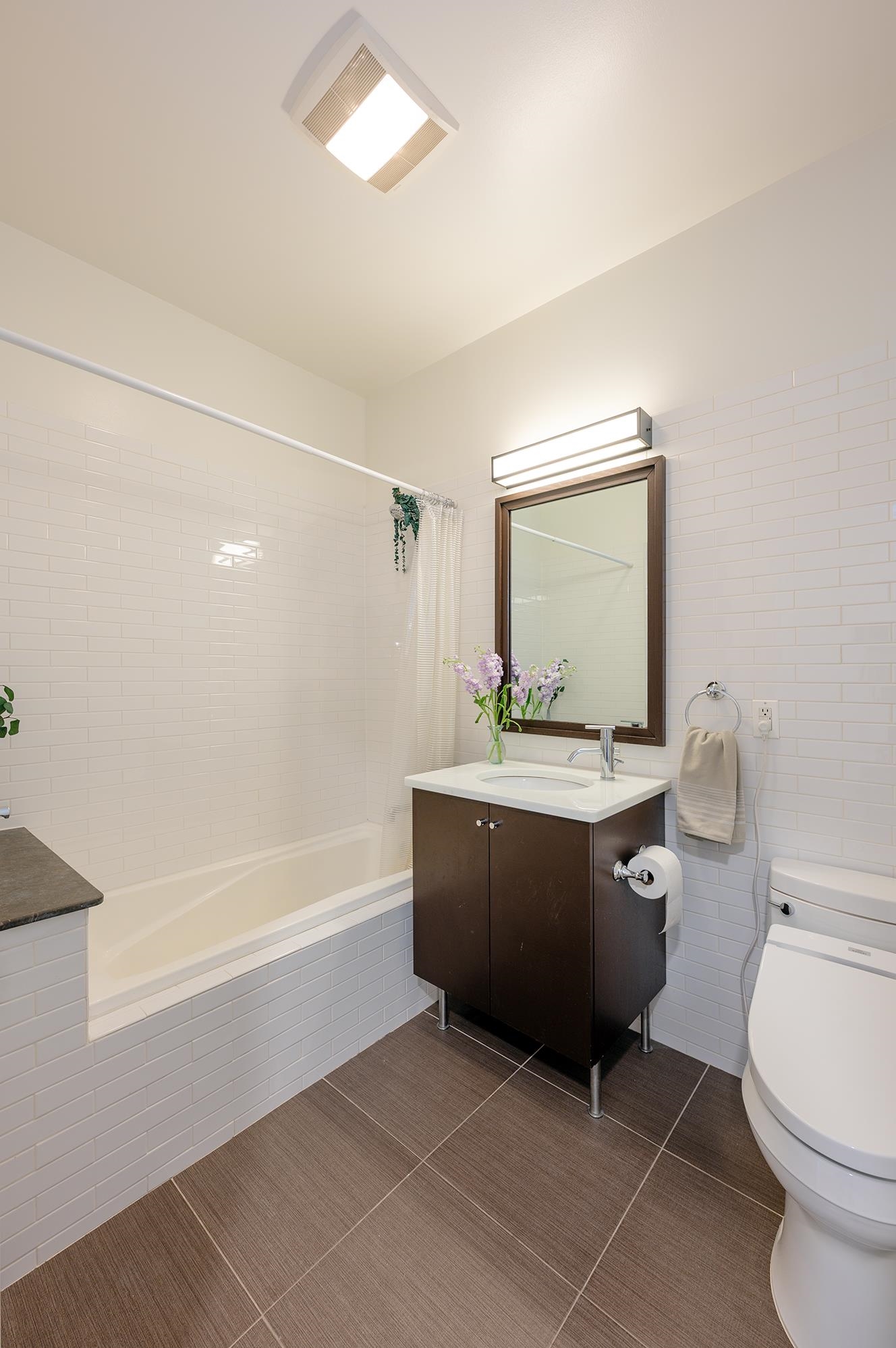 232 PAVONIA AVE Unit: 323