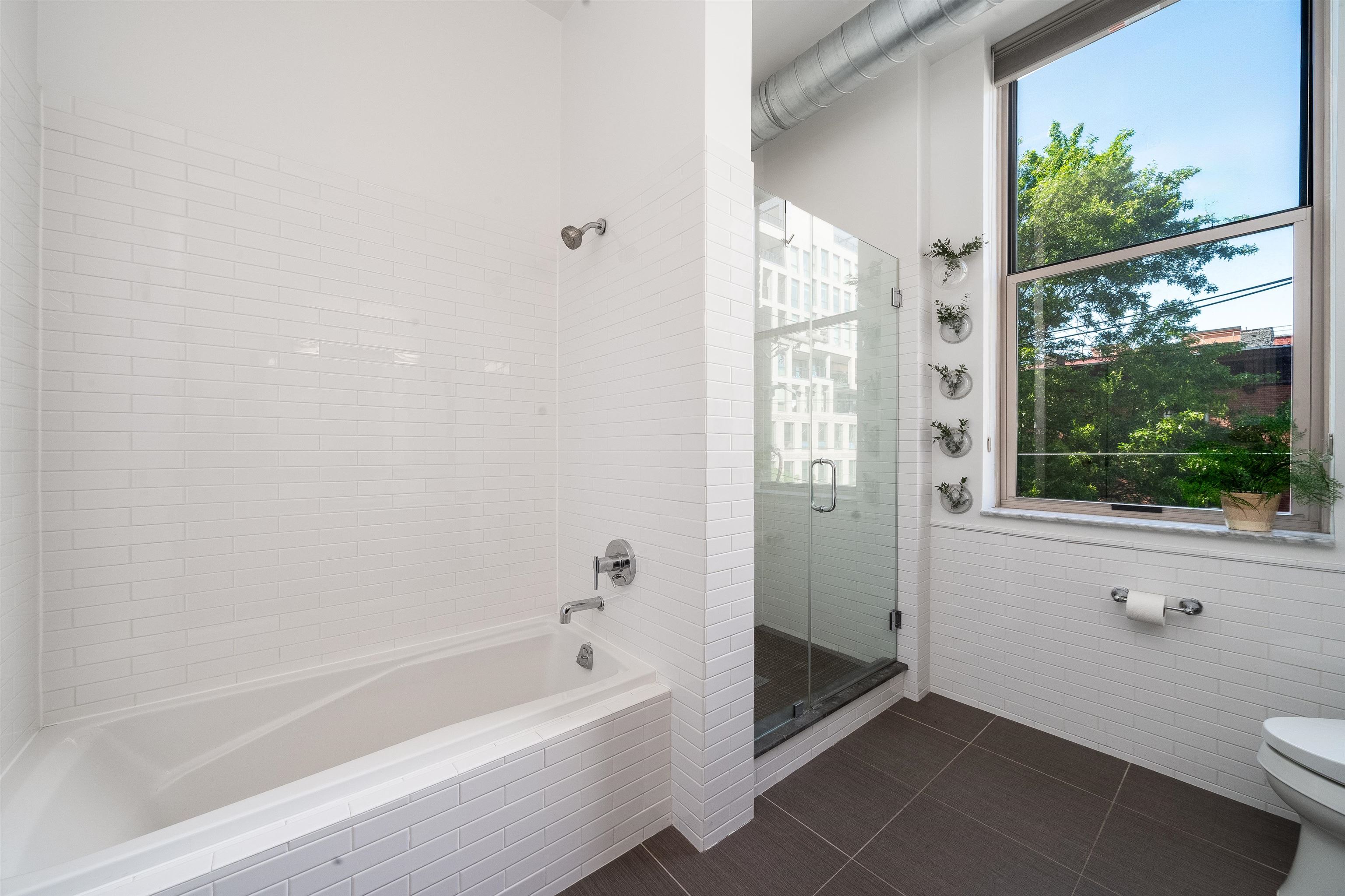 232 PAVONIA AVE Unit: 323