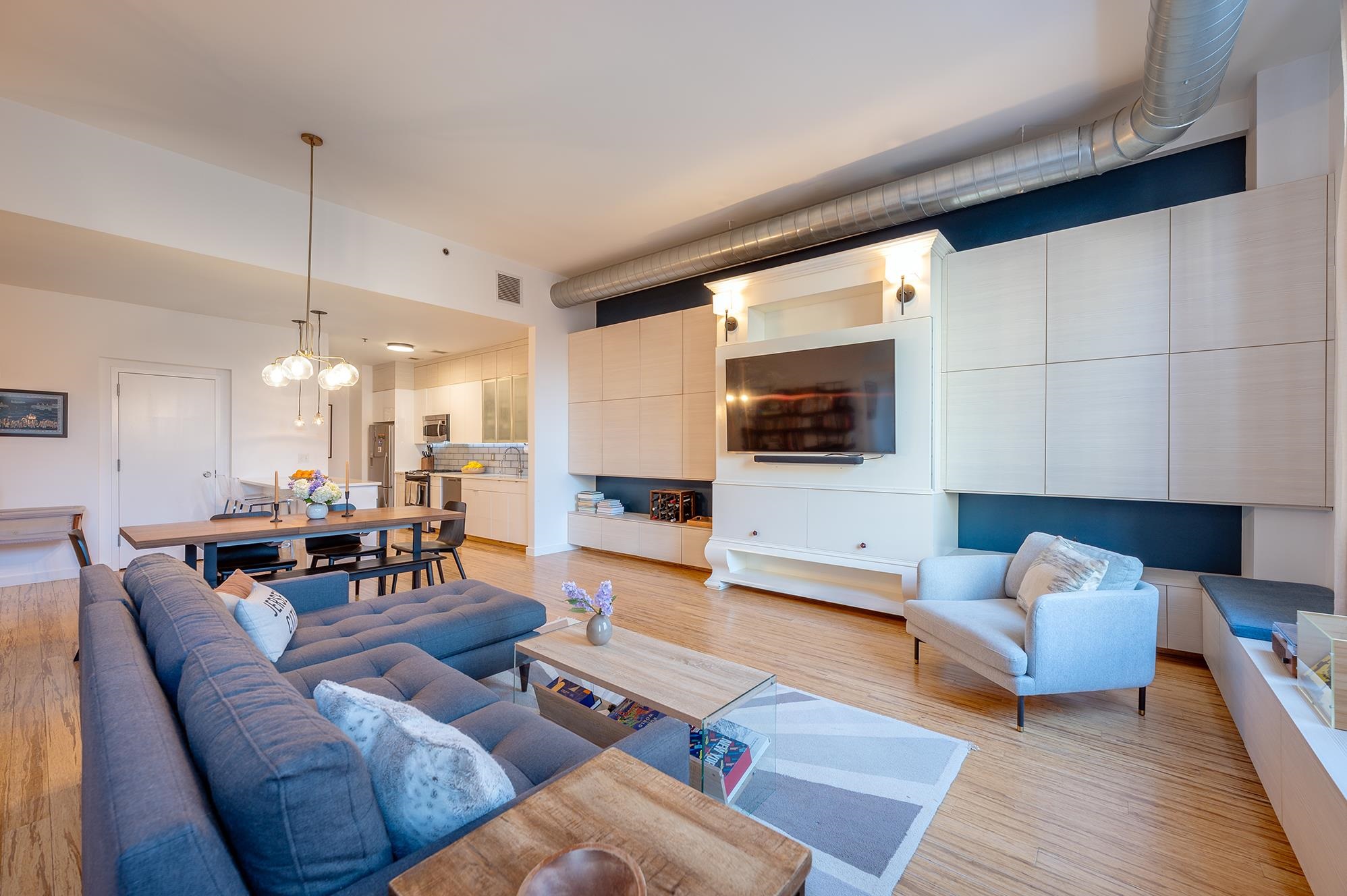 232 PAVONIA AVE Unit: 323