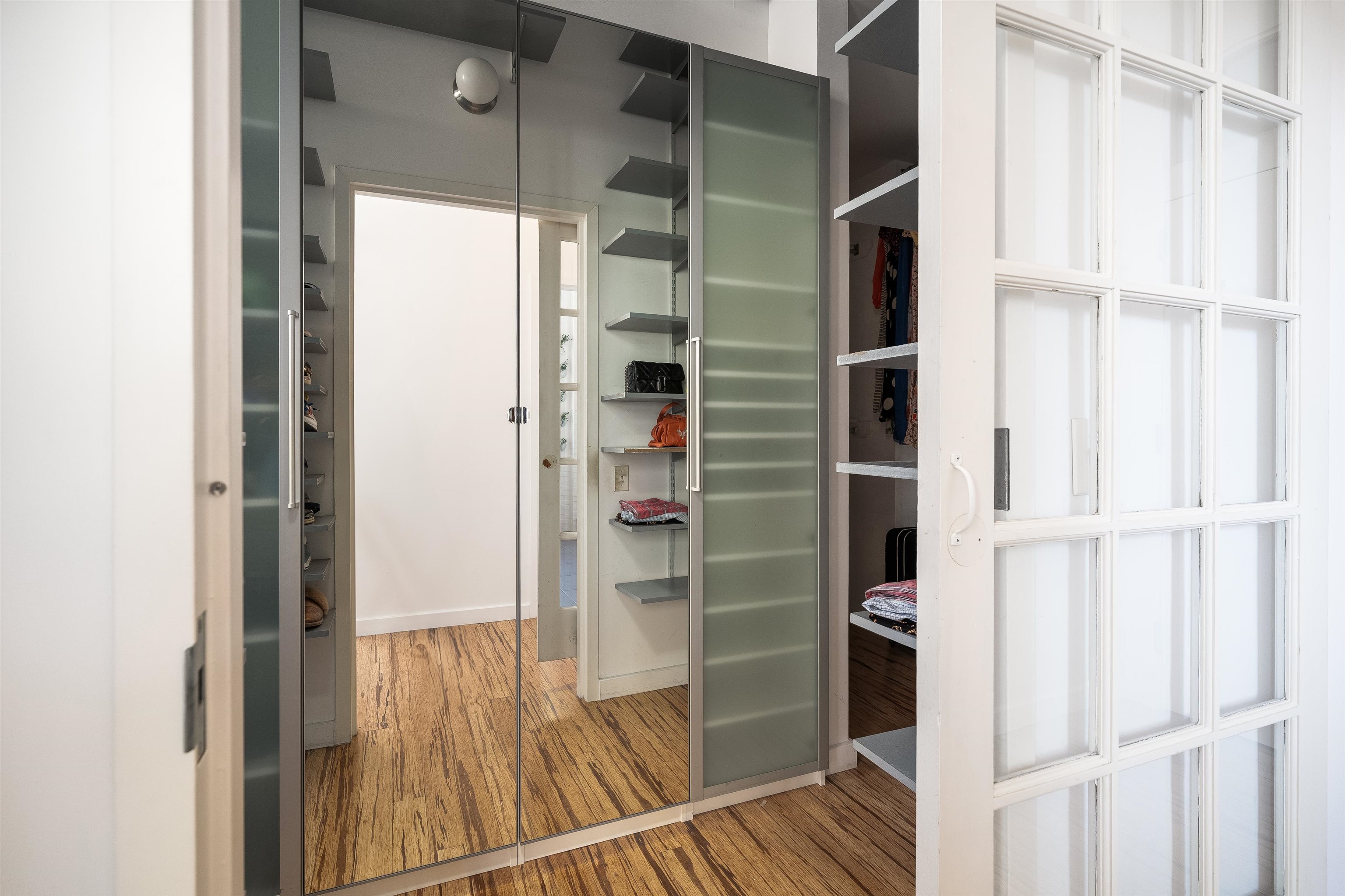 232 PAVONIA AVE Unit: 323